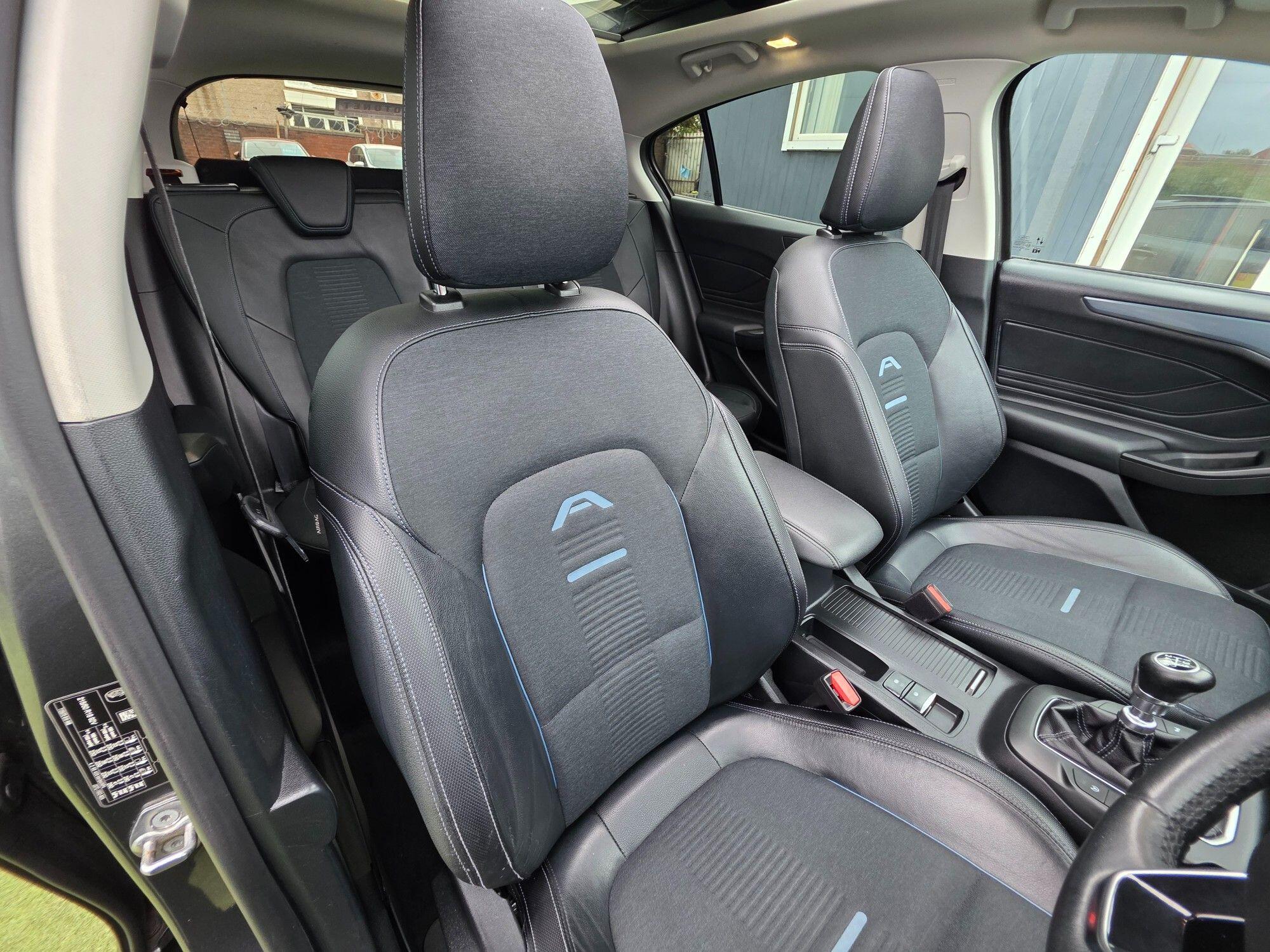 Ford Focus view 29