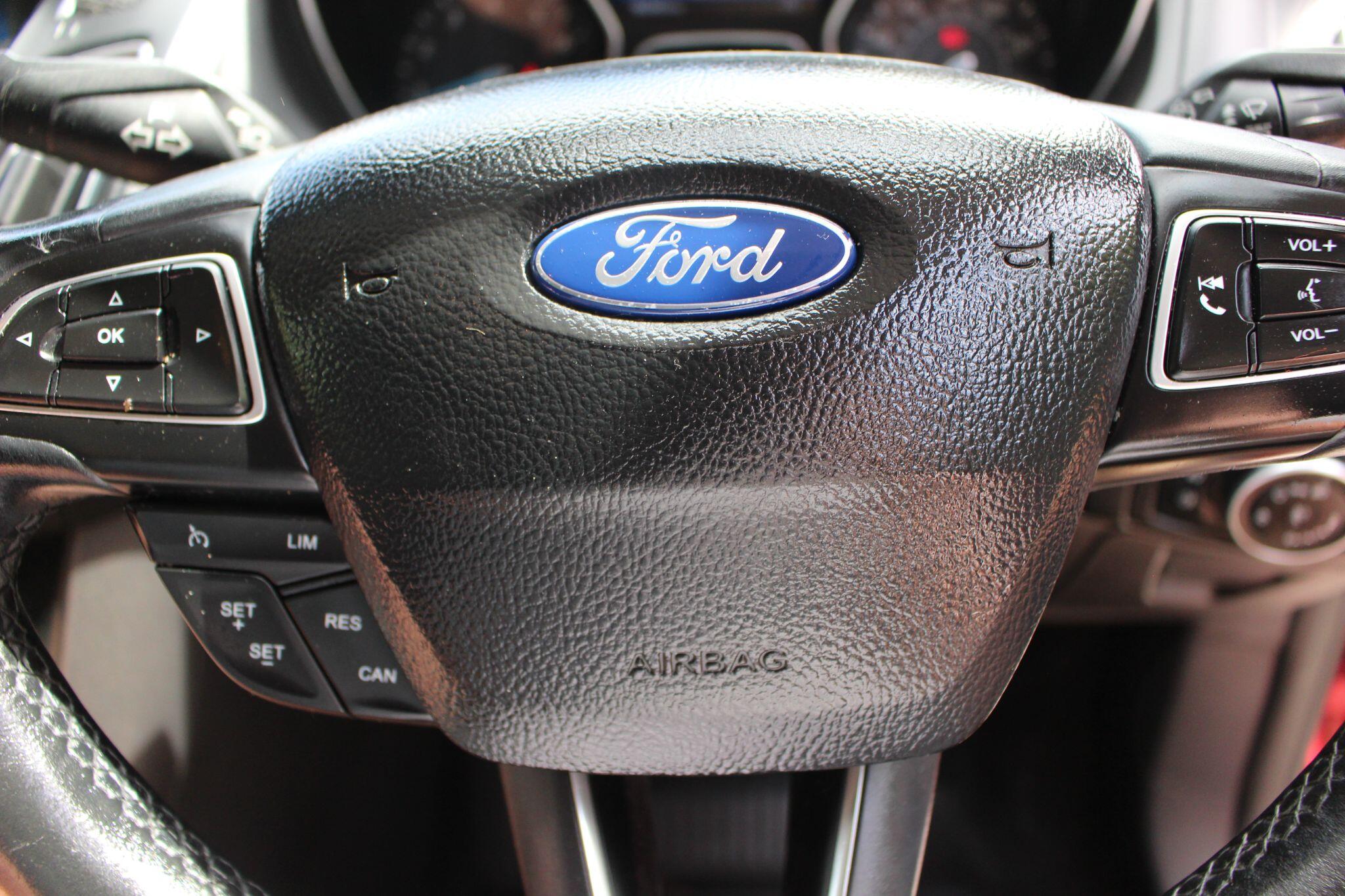 Ford Focus view 30