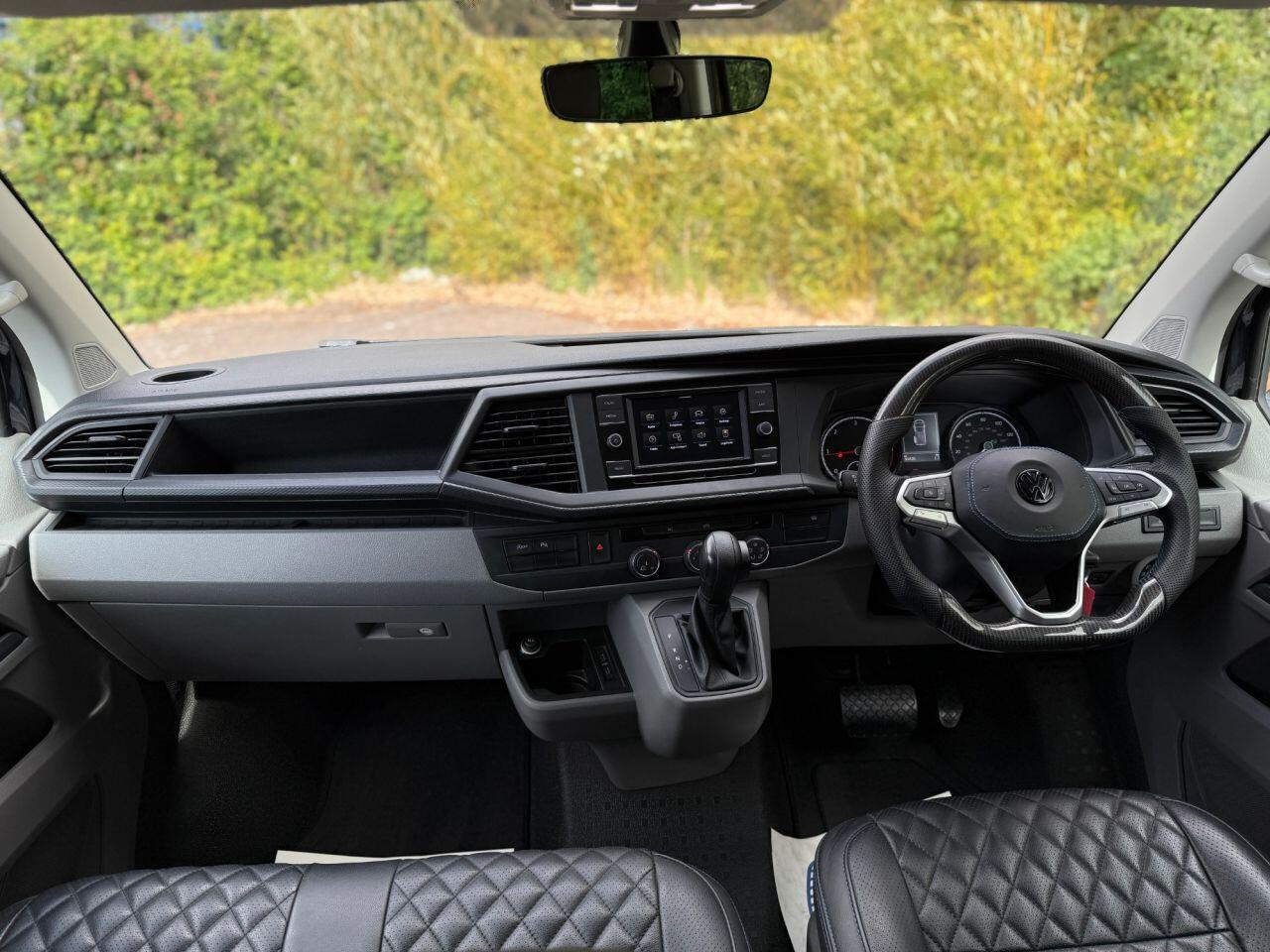 Volkswagen Transporter view 17