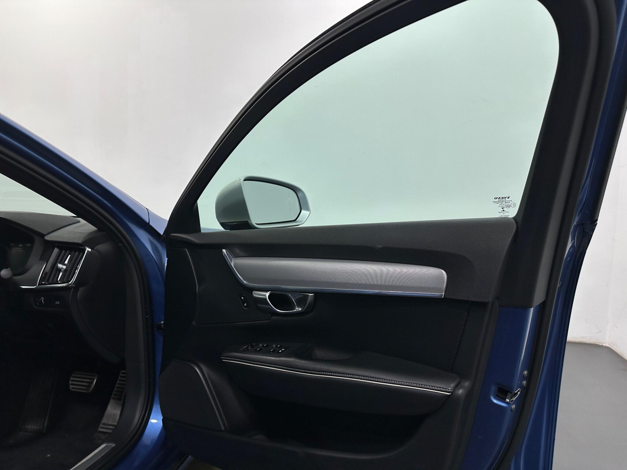 Volvo S90 view 31