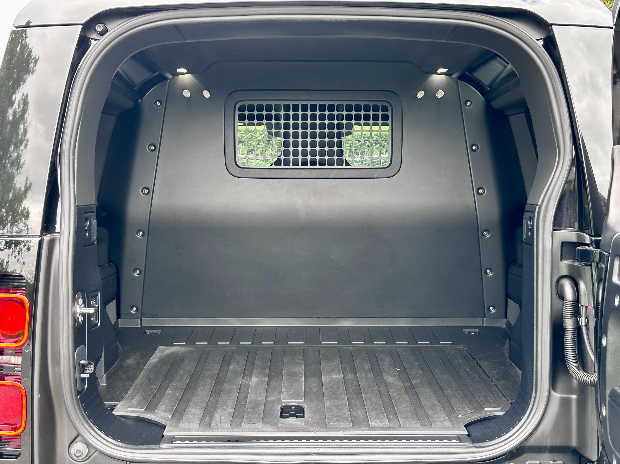 Land Rover Defender 90 view 12