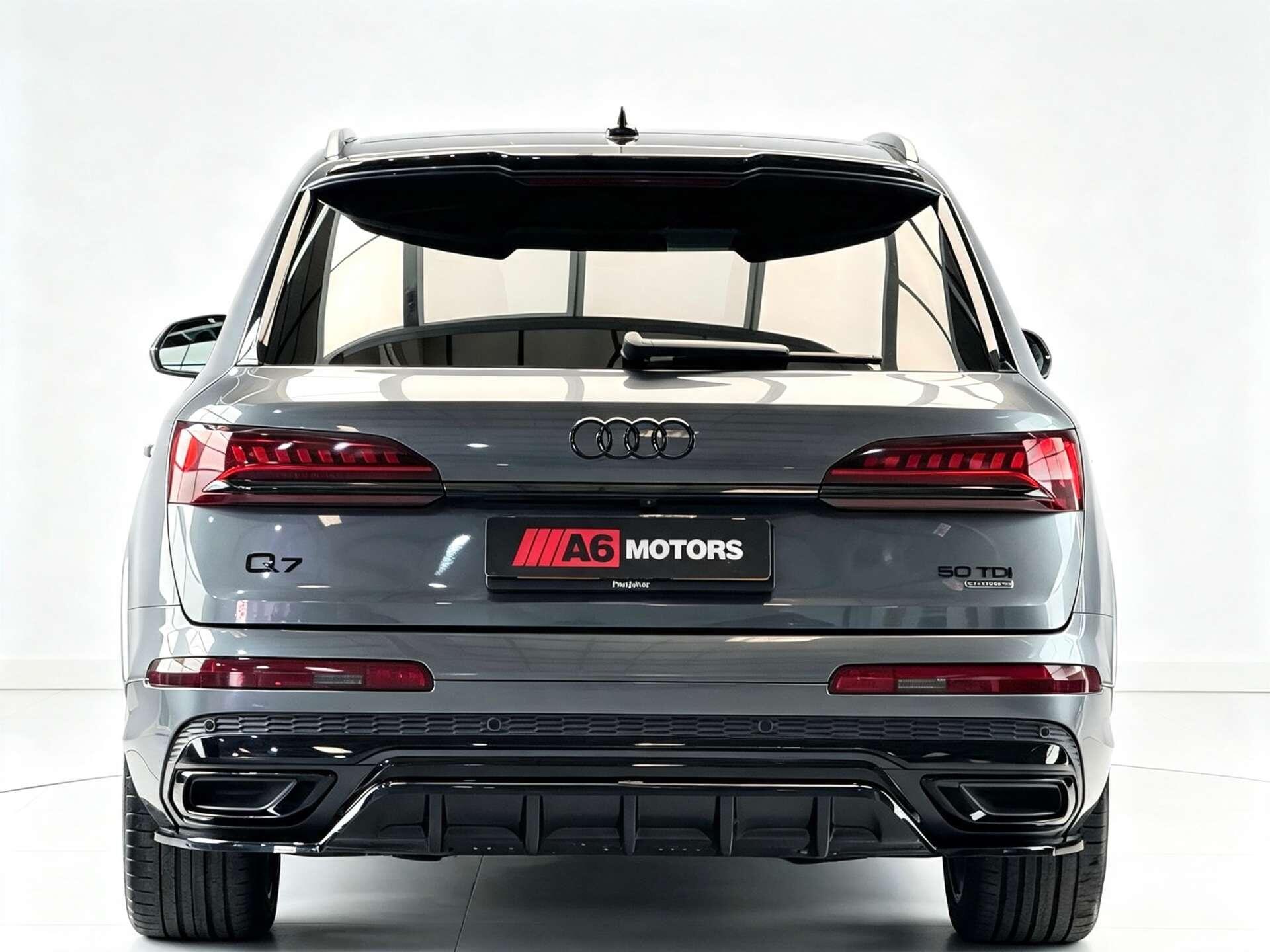 Audi Q7 view 10