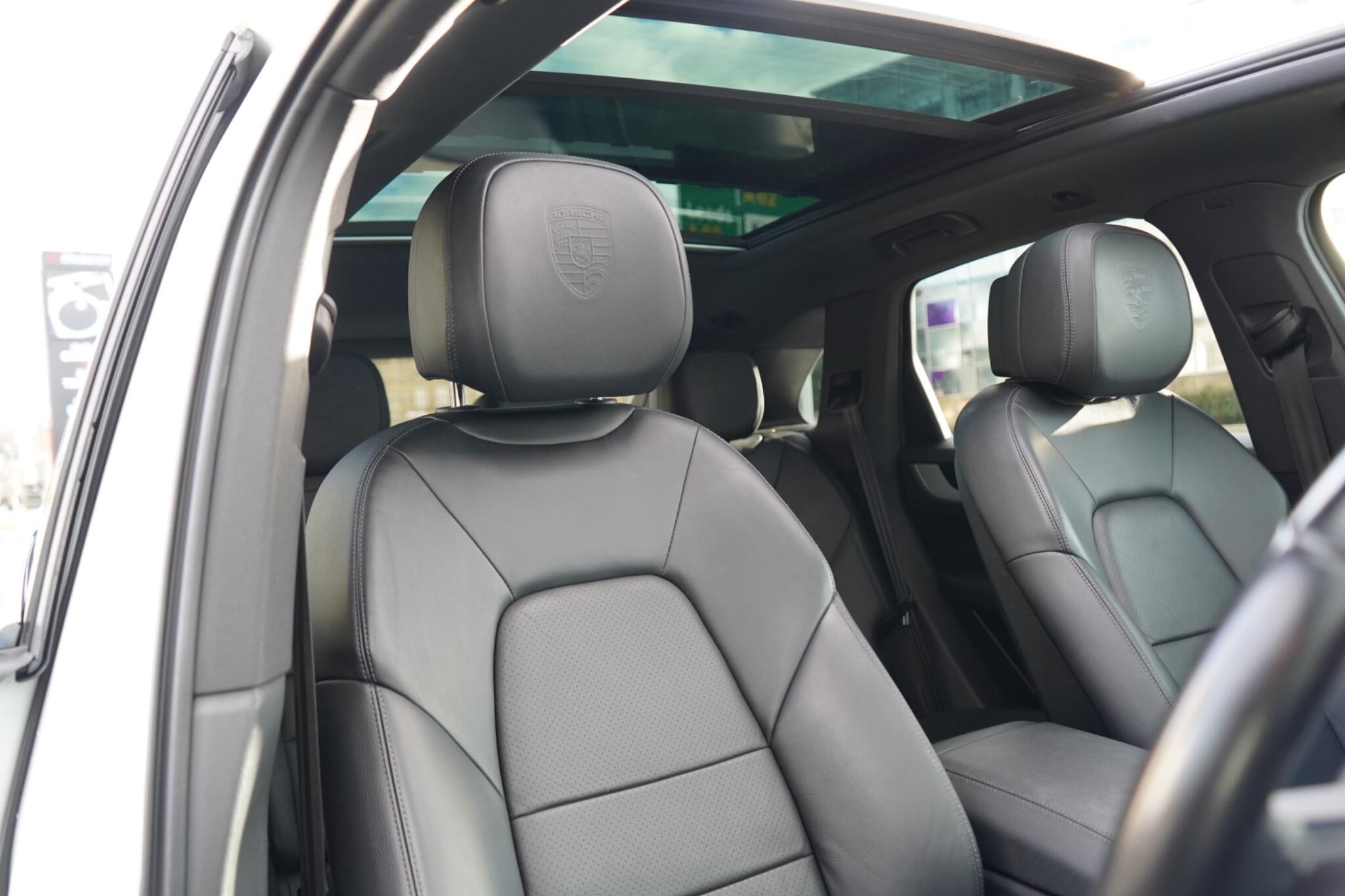 Porsche Cayenne view 3