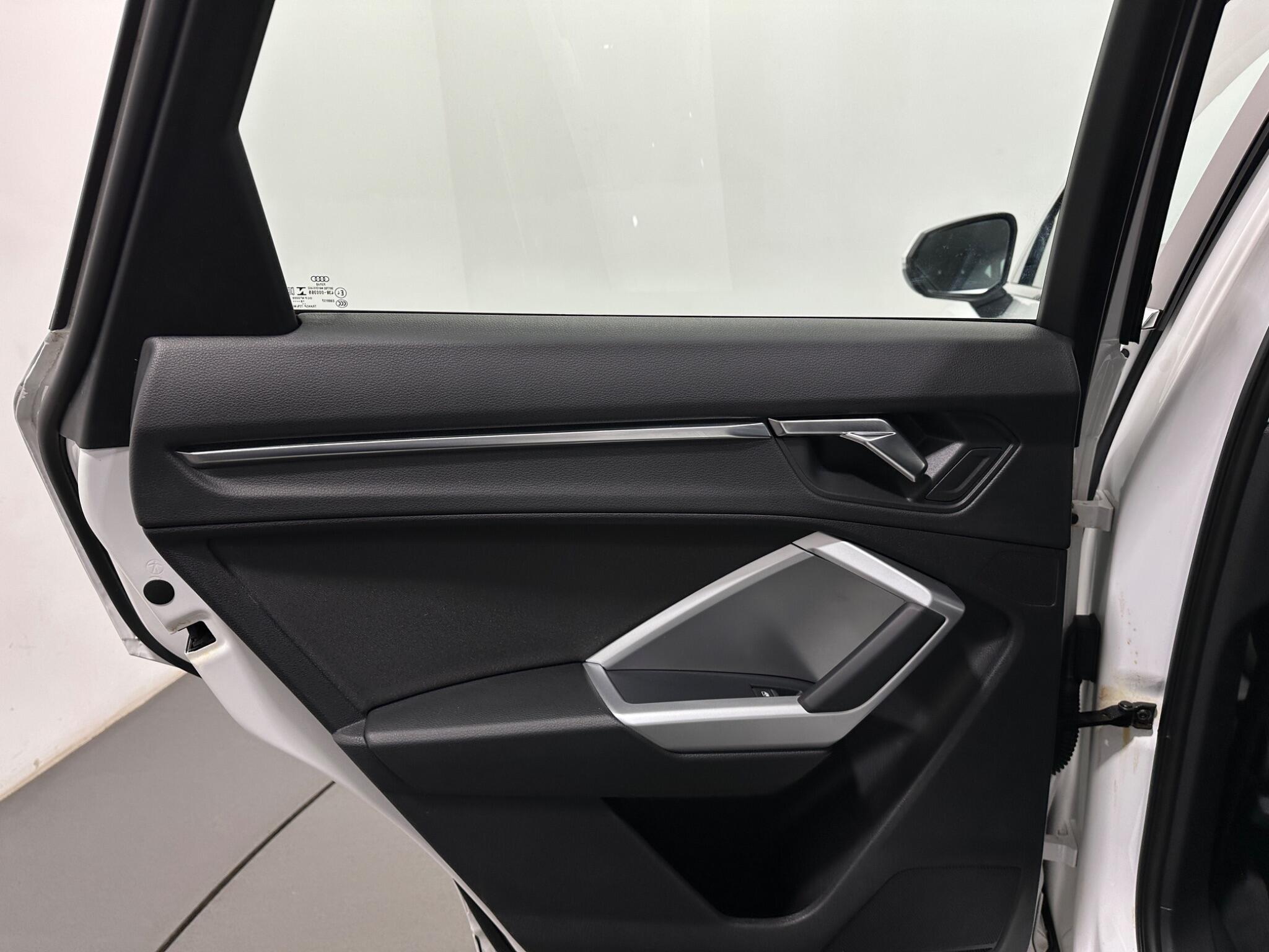 Audi Q3 view 39