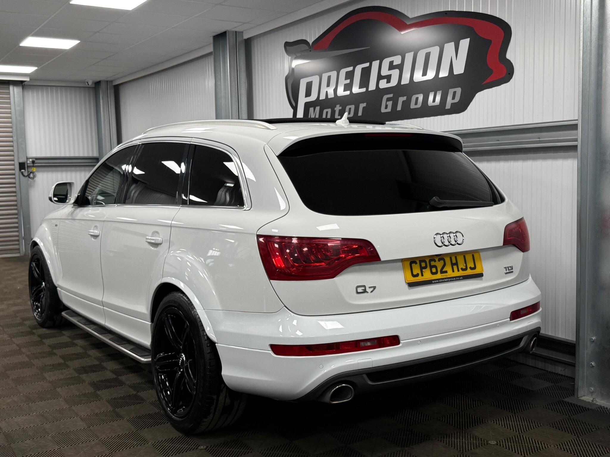 Audi Q7 view 9