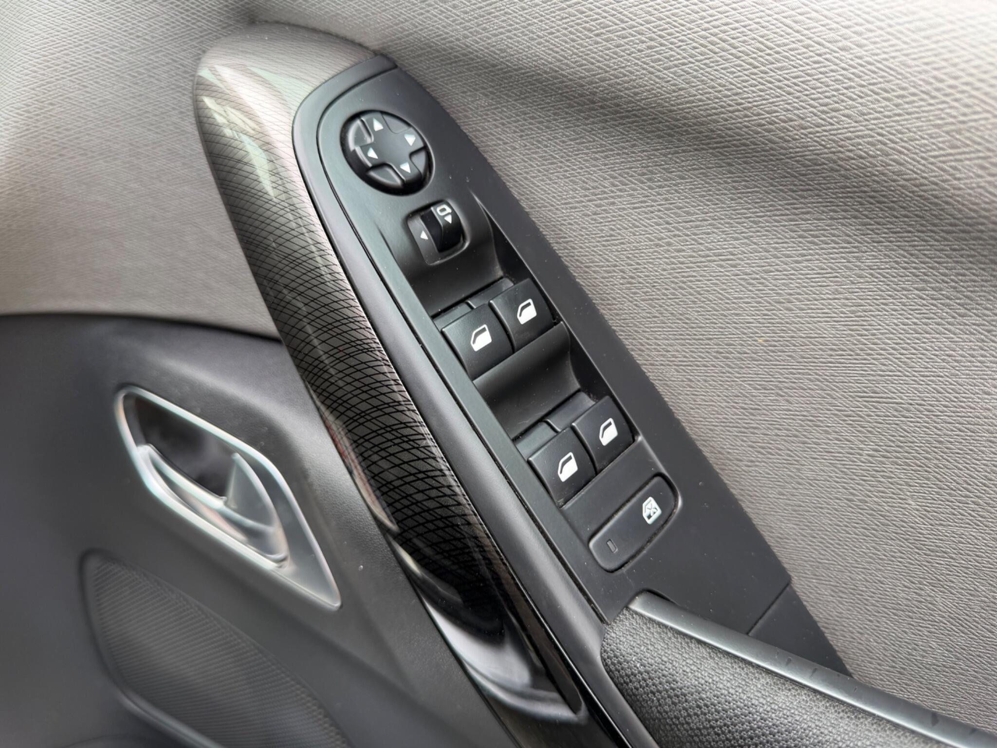 Citroen Grand C4 Picasso view 34