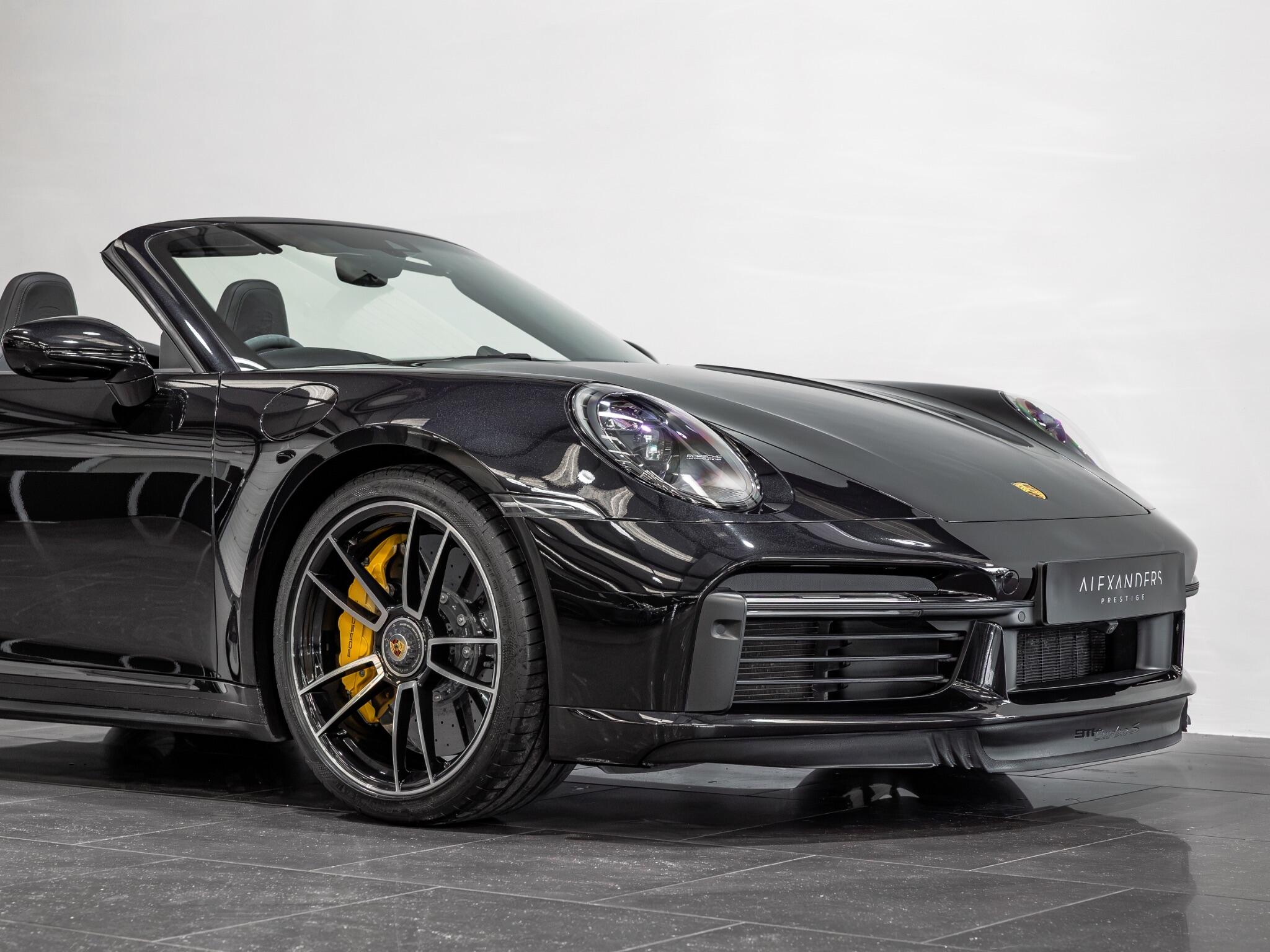 Porsche 911 view 12