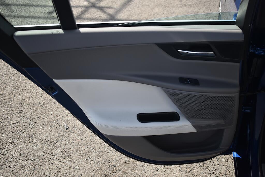 Jaguar Xe view 42