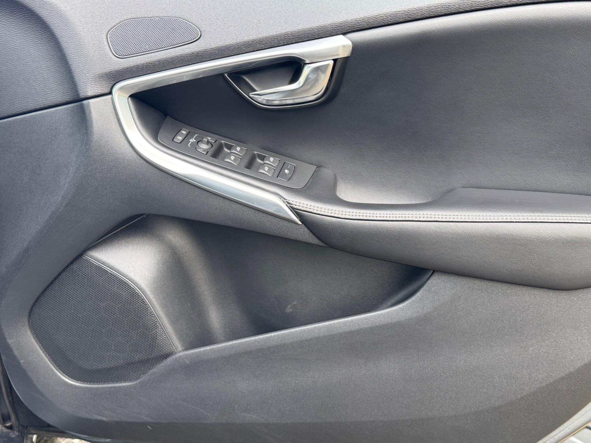 Volvo V40 view 29