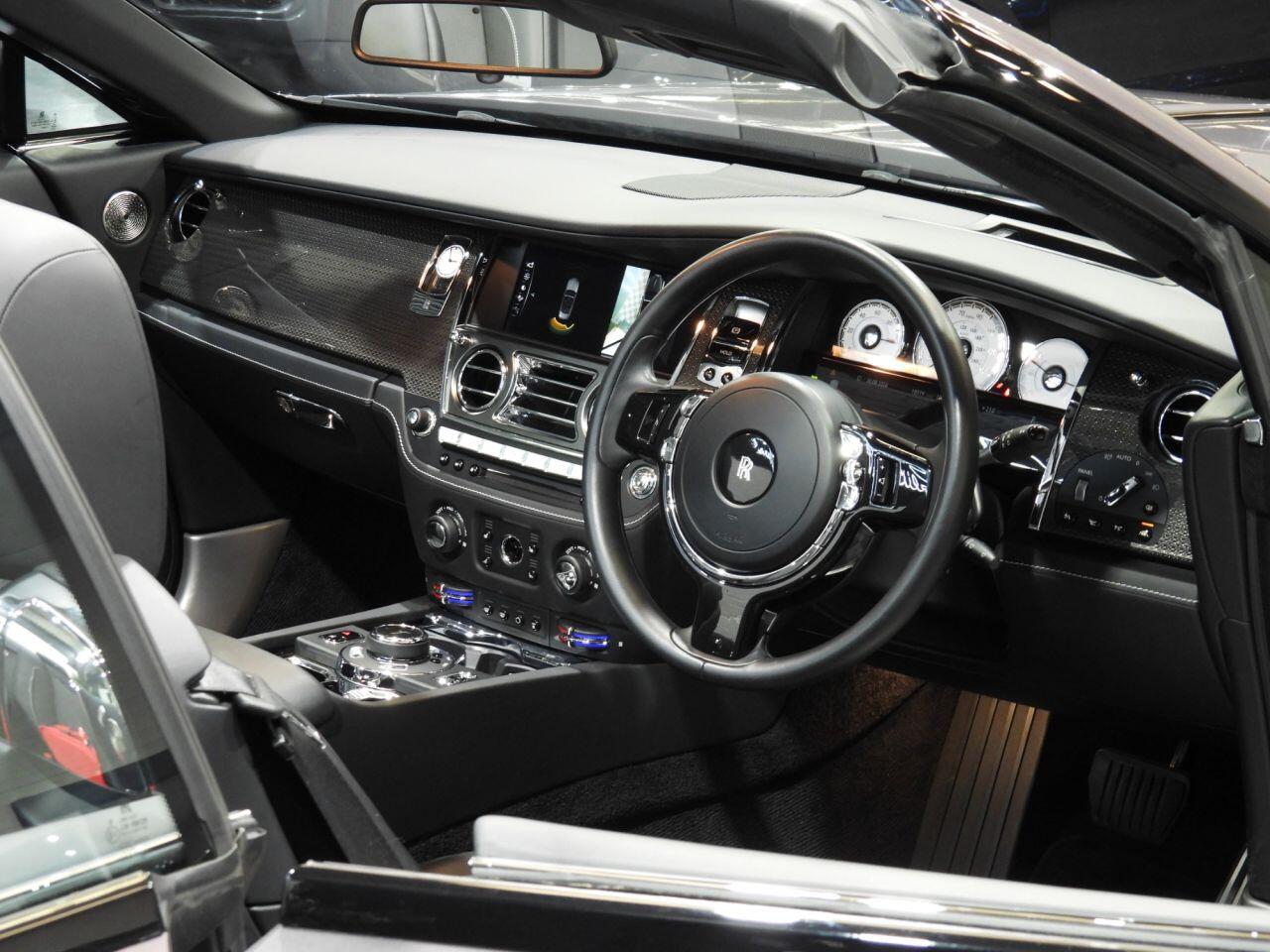 Rolls-Royce Dawn view 18