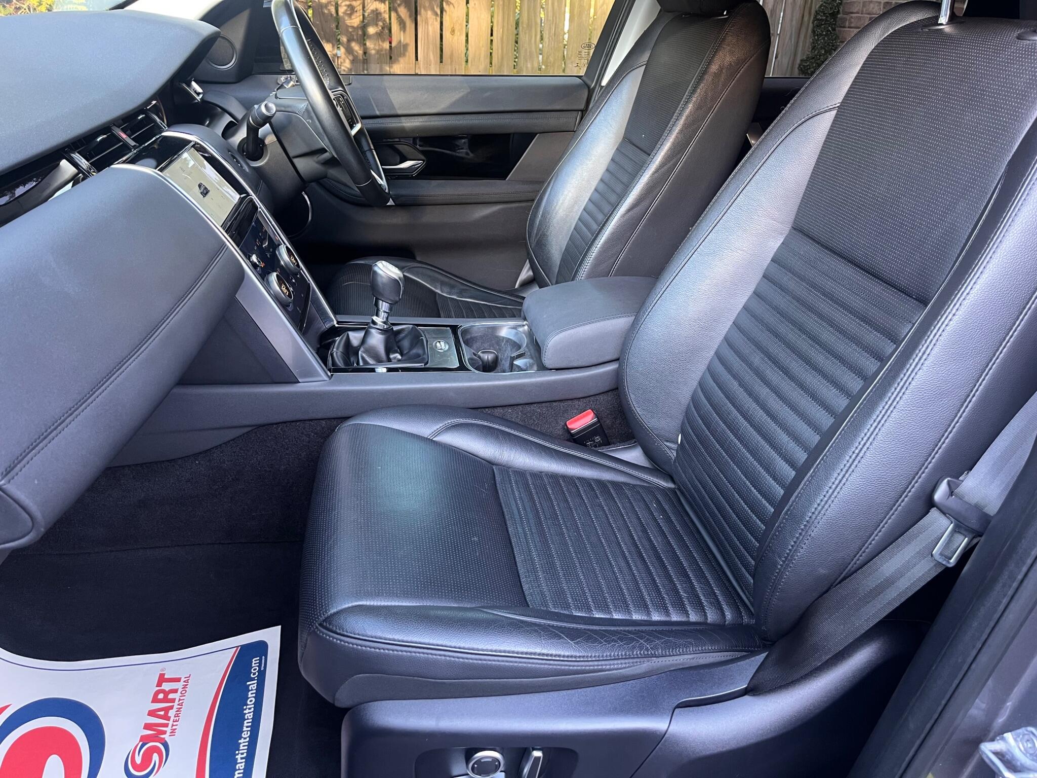 Land Rover Discovery Sport view 31