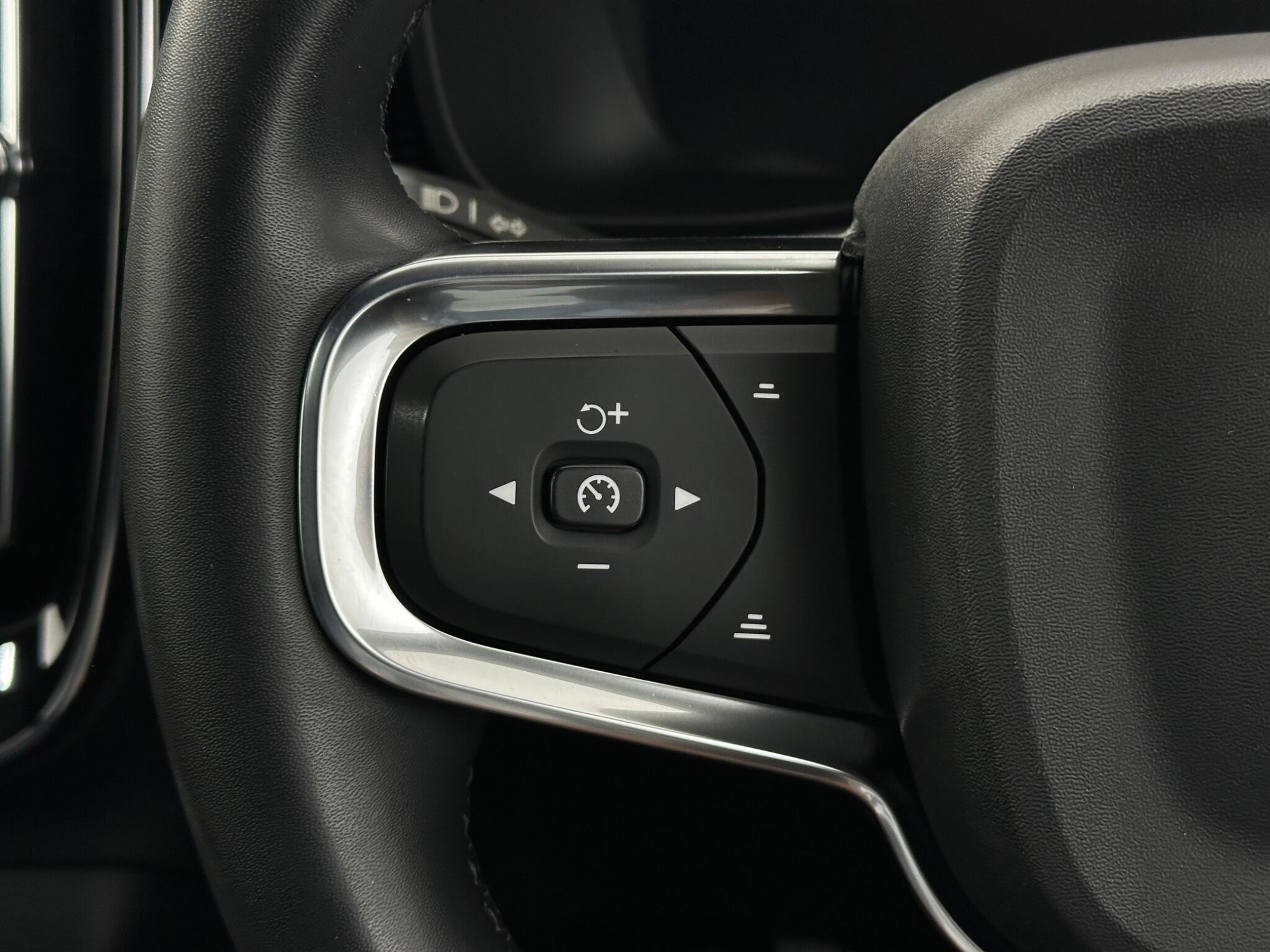 Volvo XC40 view 15
