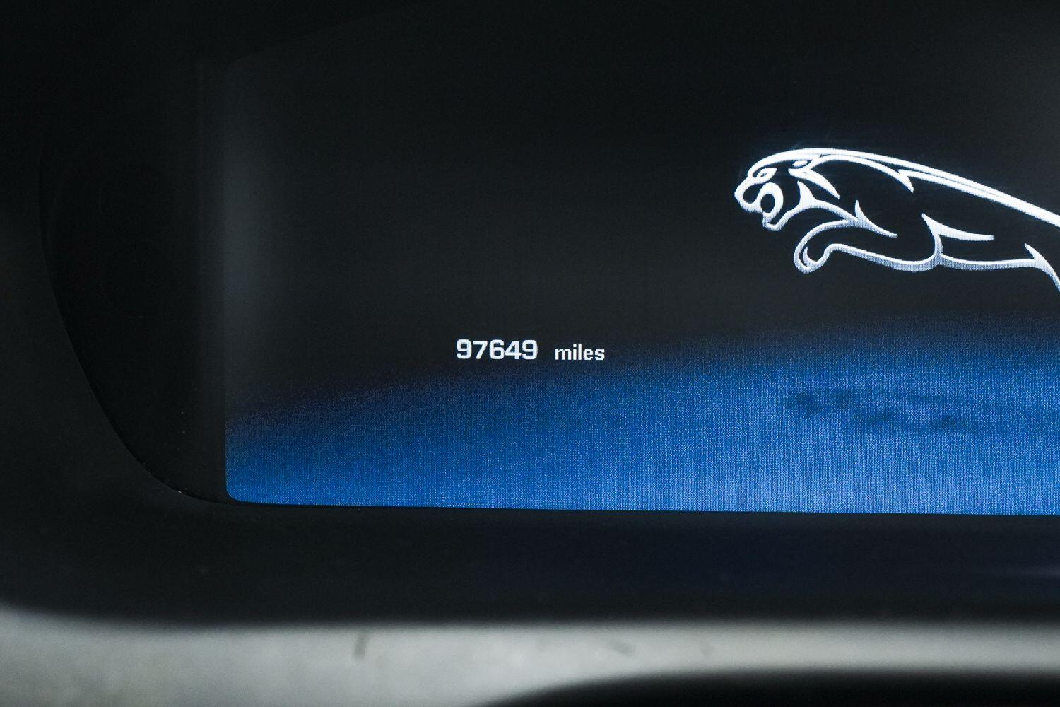 Jaguar XJ view 28