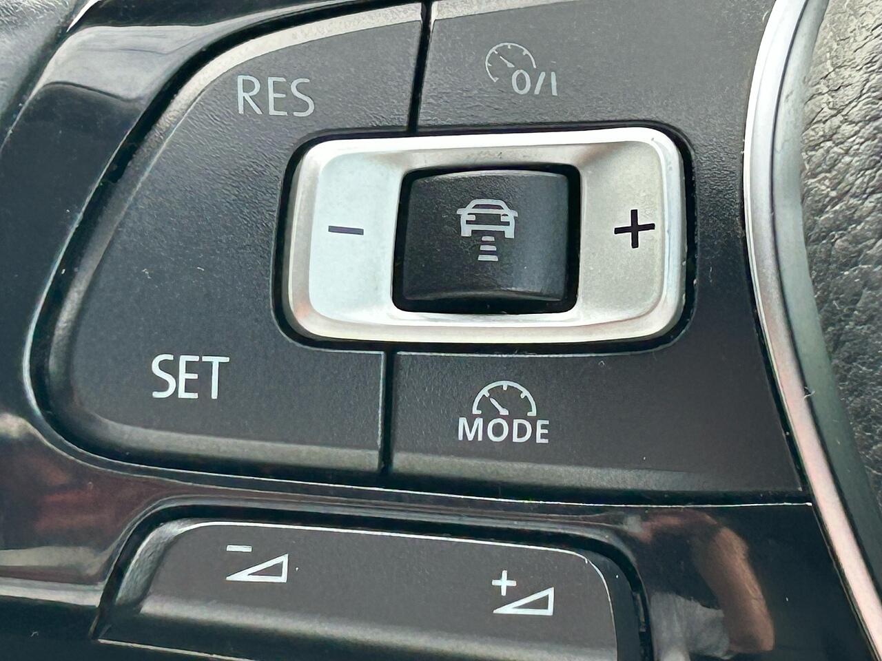 Volkswagen Golf view 5