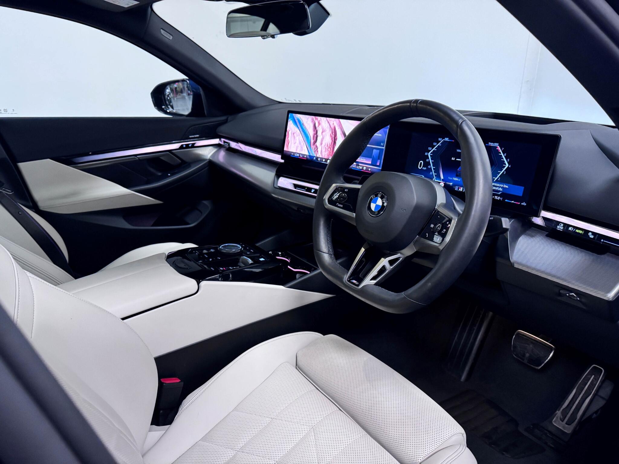 BMW 5 Series view 35