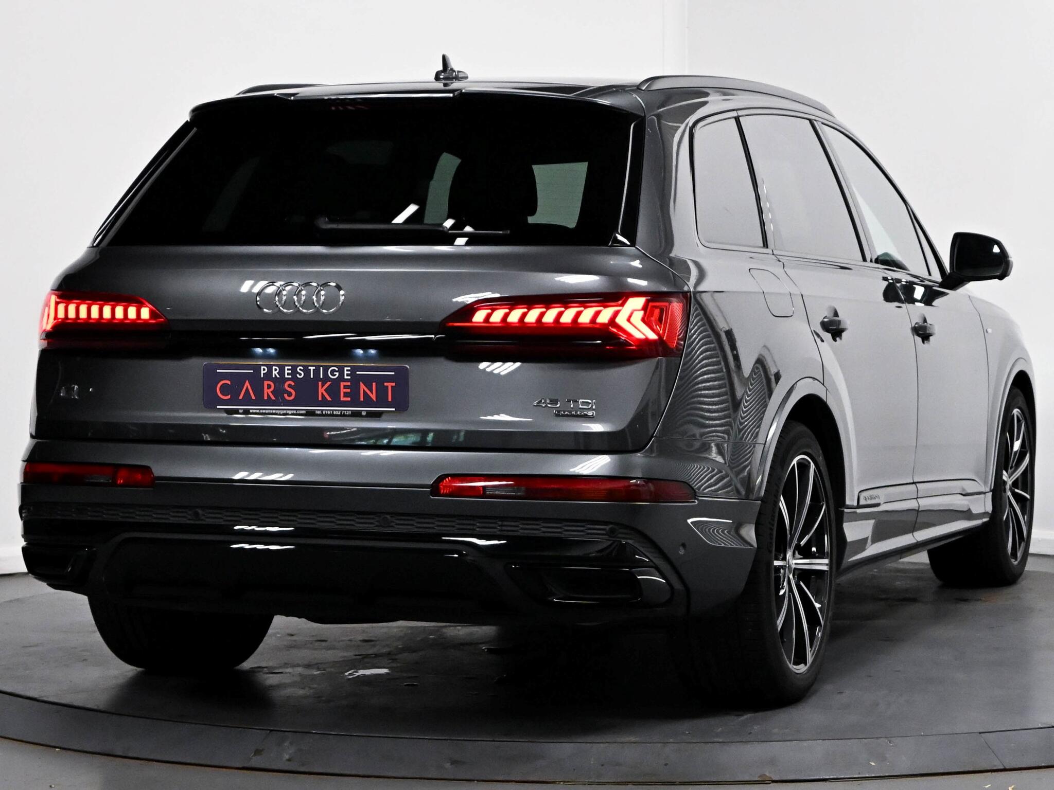 Audi Q7 view 22