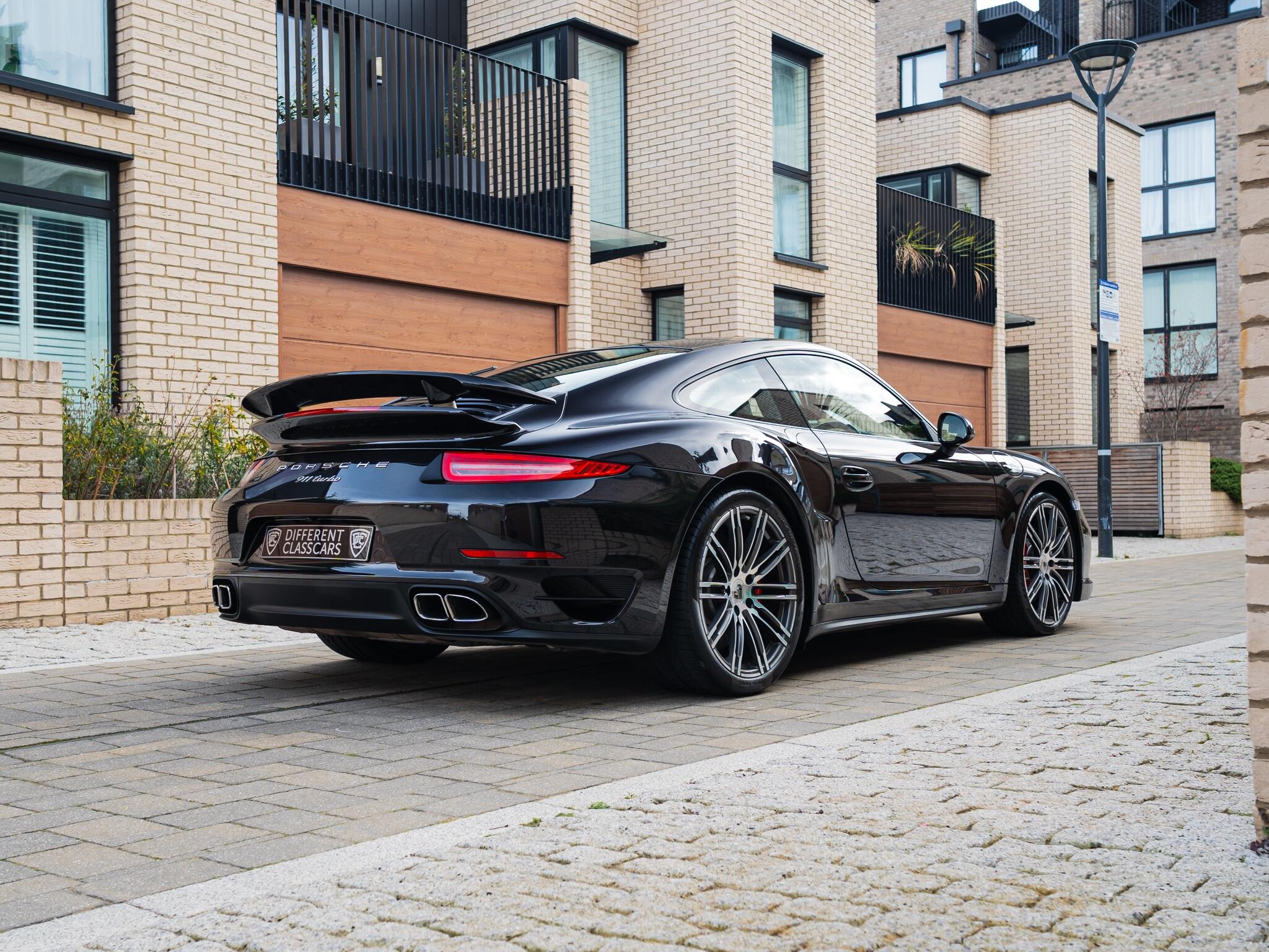 Porsche 911 view 4