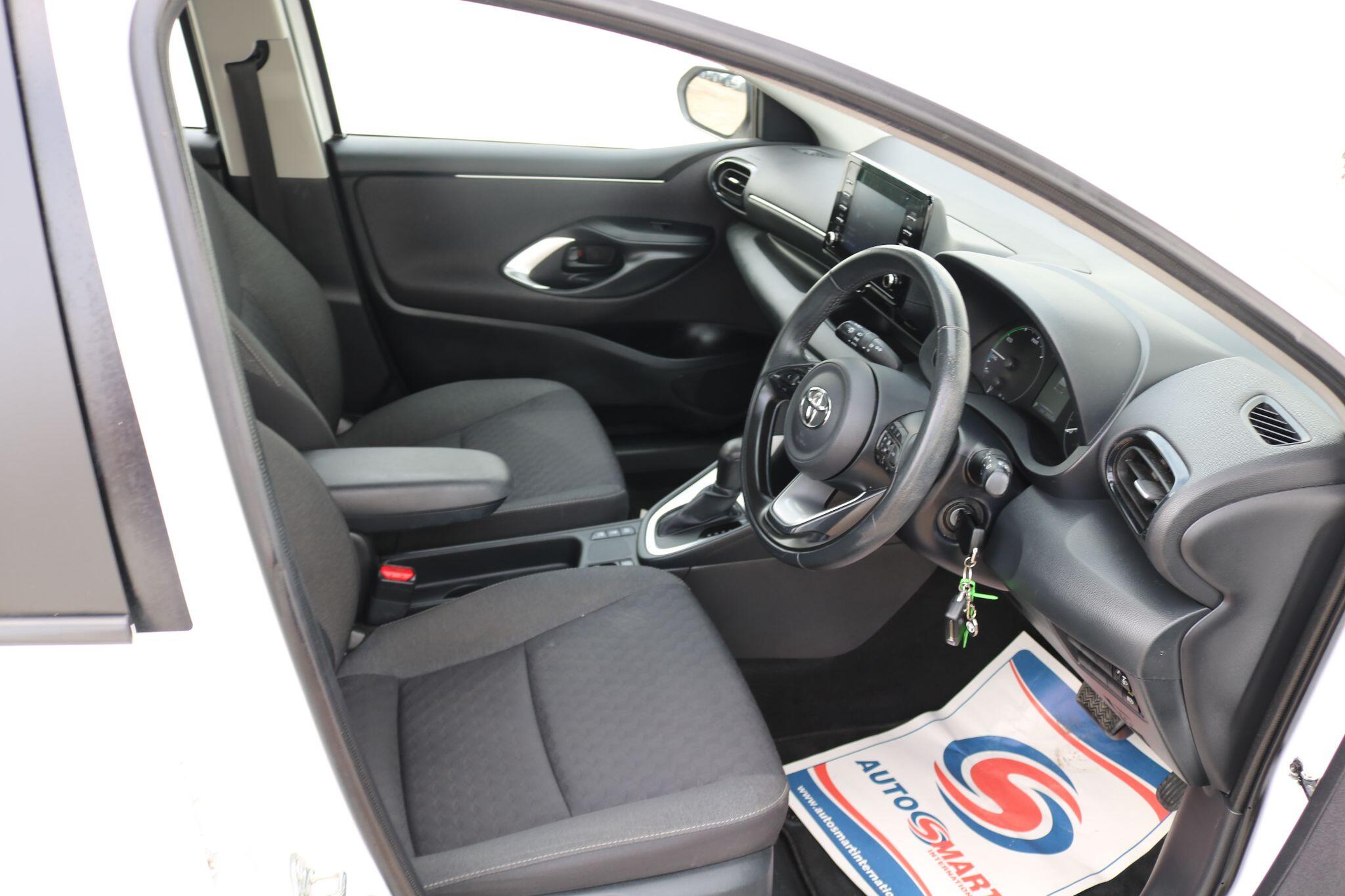 Toyota Yaris view 23