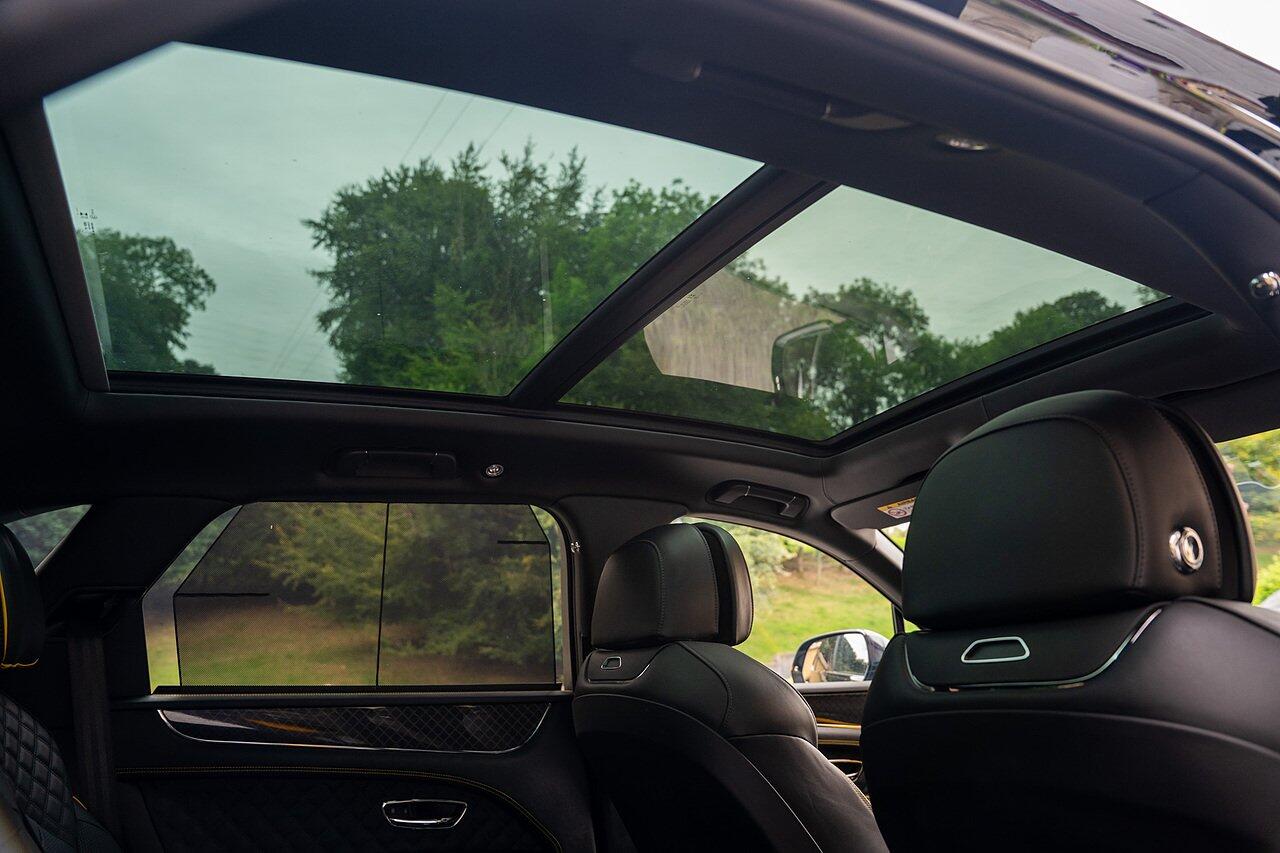 Bentley Bentayga view 75