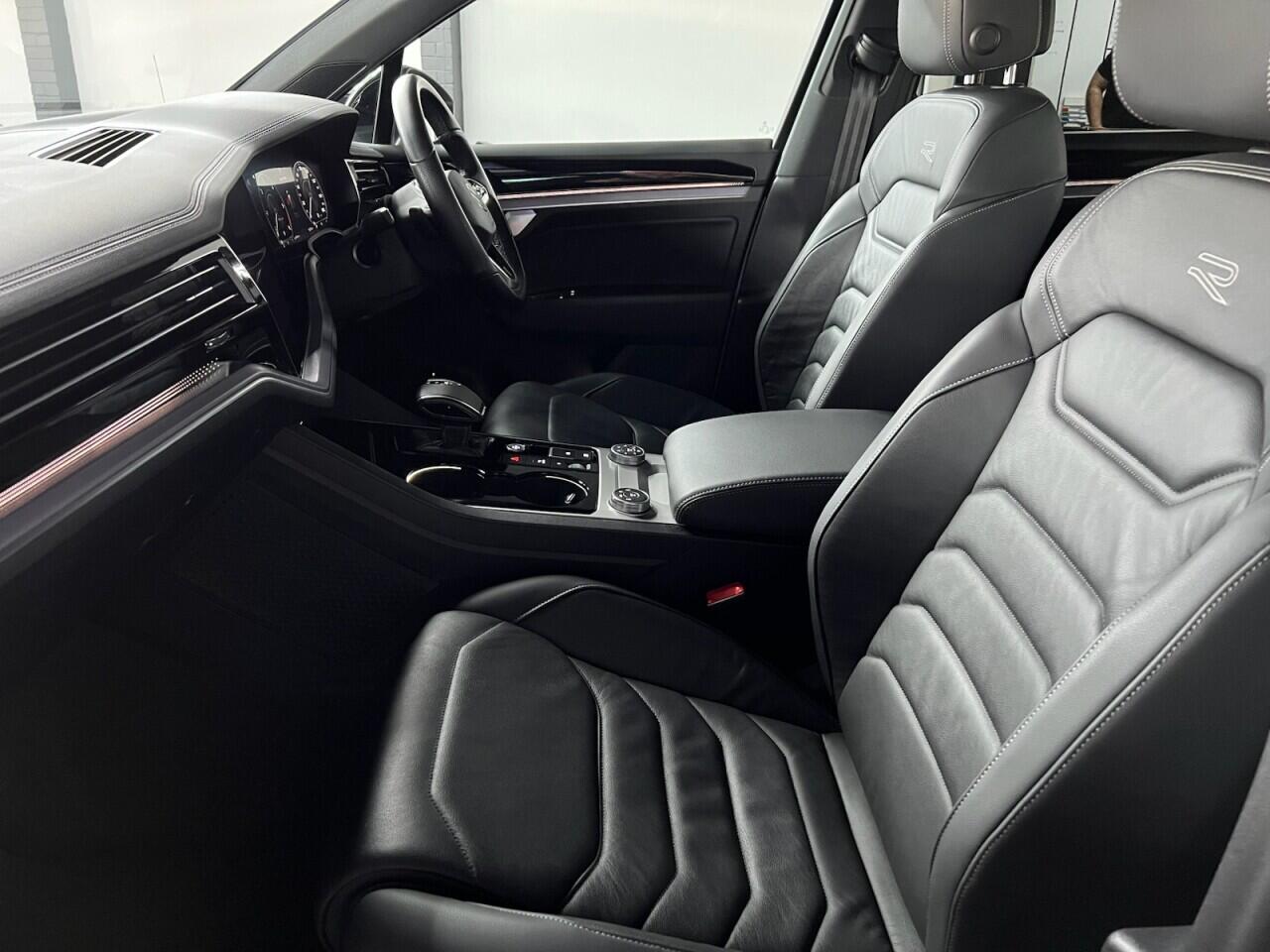 Volkswagen Touareg view 27