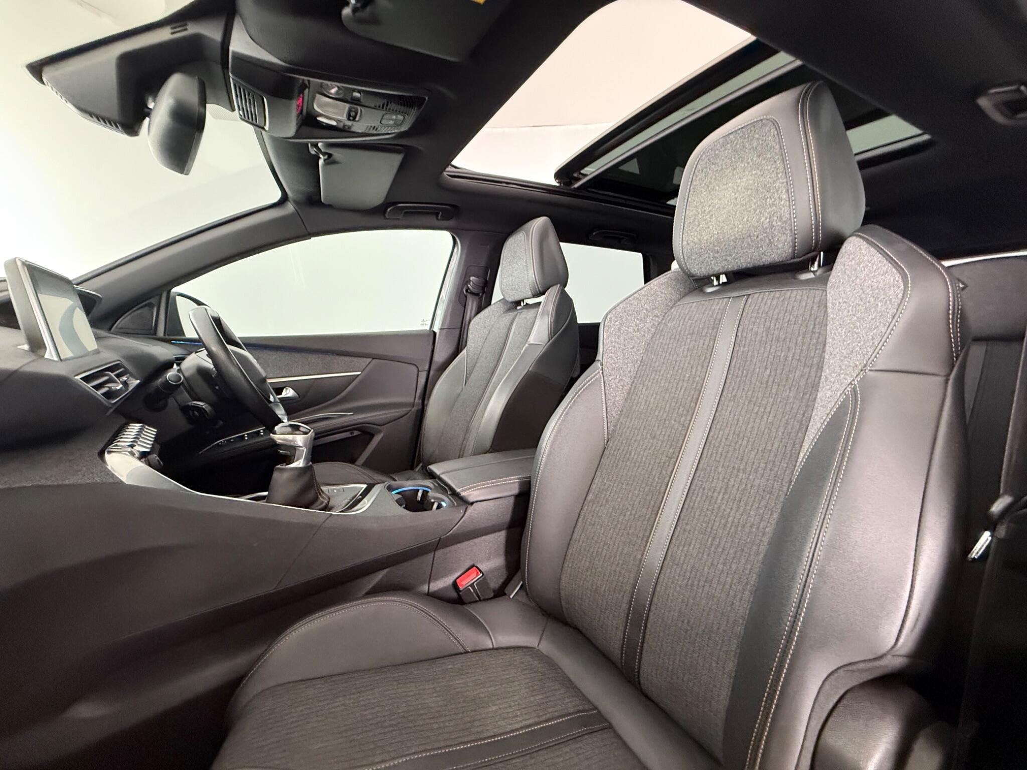 Peugeot 5008 view 34