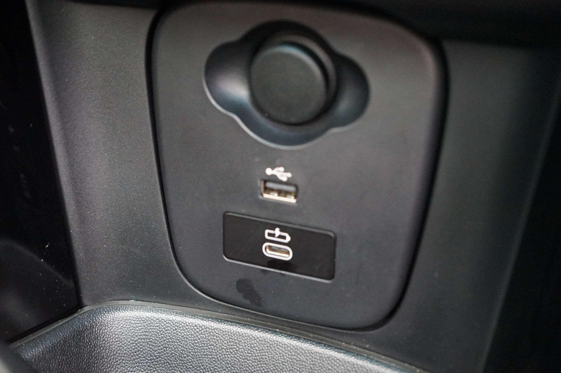 Mini Hatch view 42