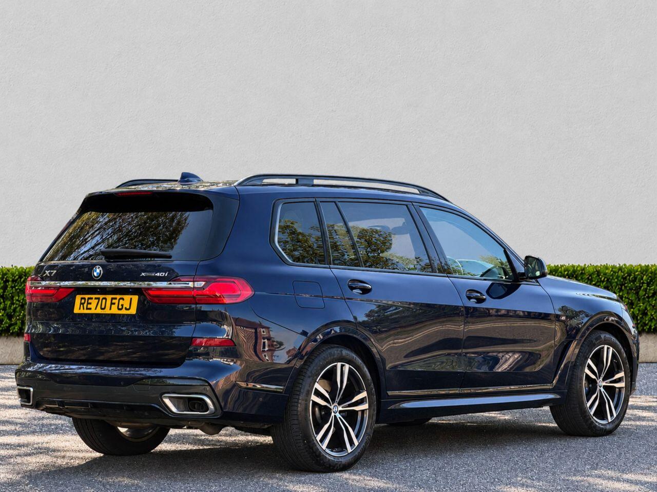 BMW X7 view 7