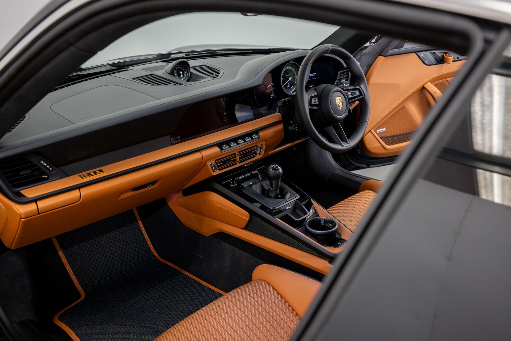 Porsche 911 view 33
