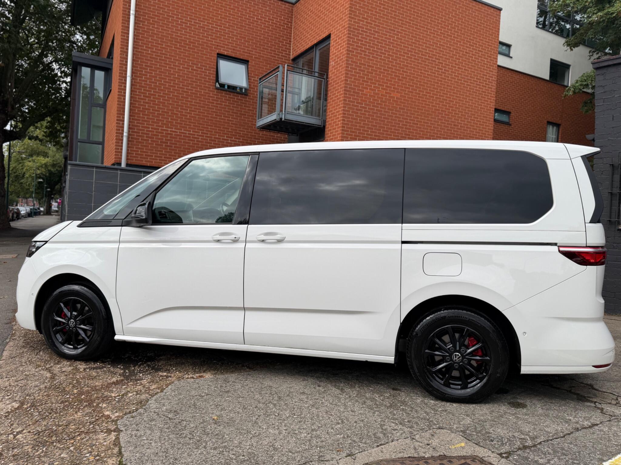Volkswagen Multivan view 14