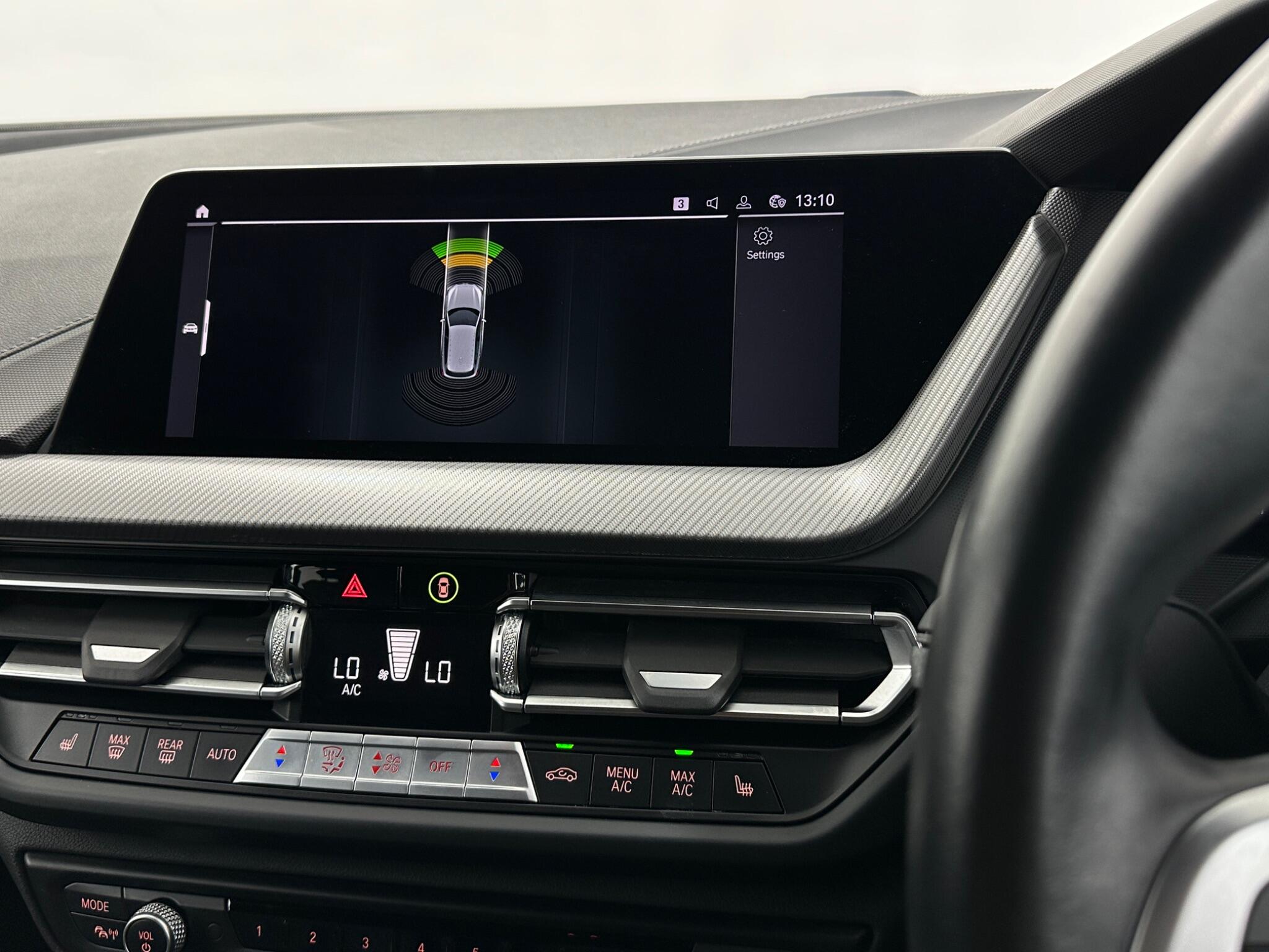 BMW 1 Series view 24