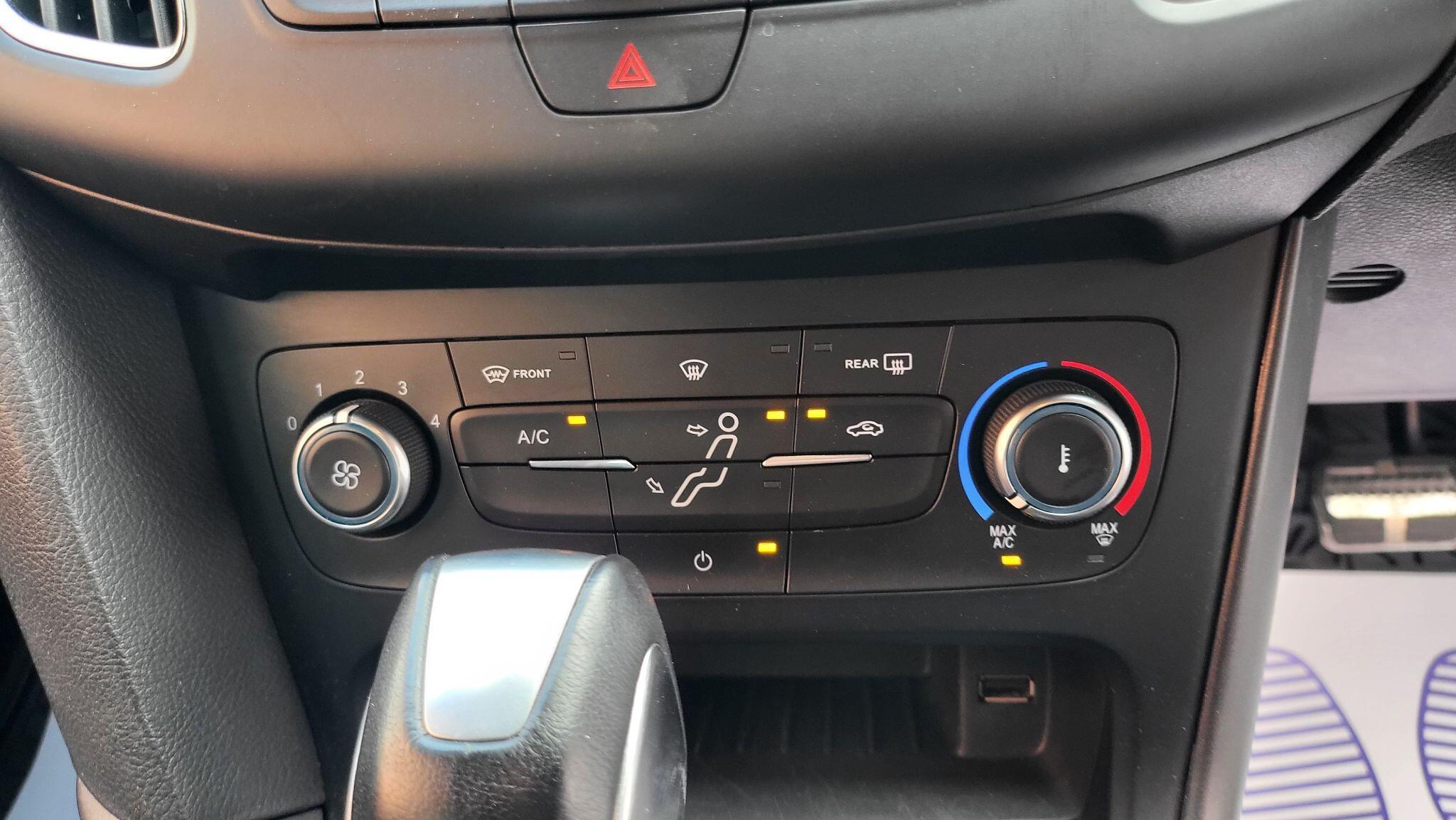 Ford Focus view 18
