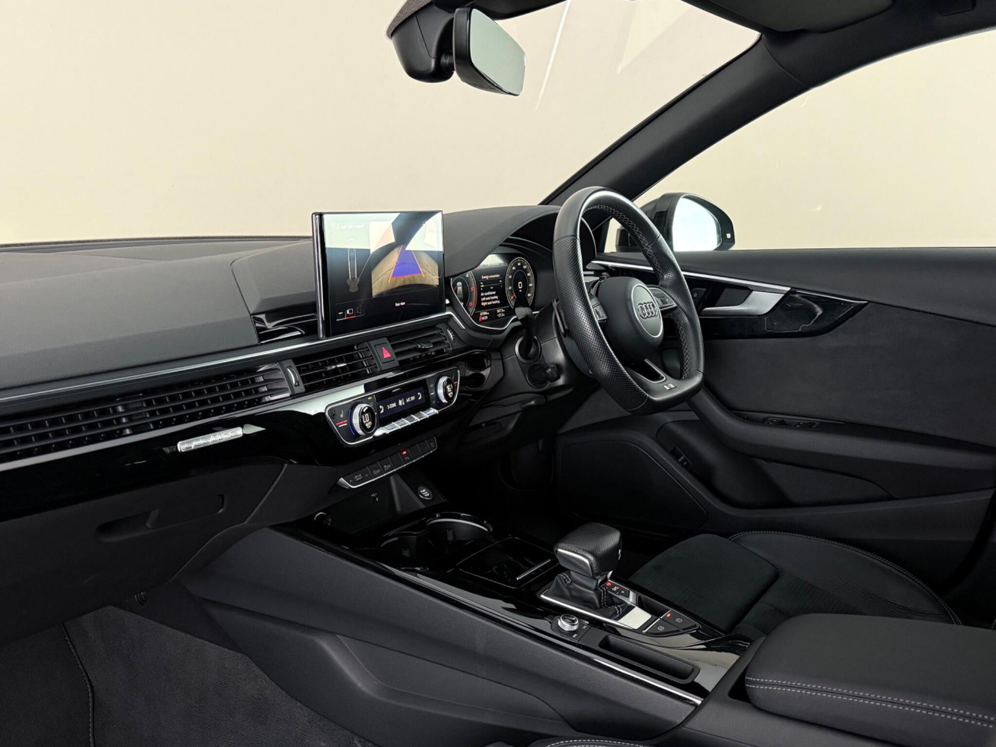Audi A4 view 4