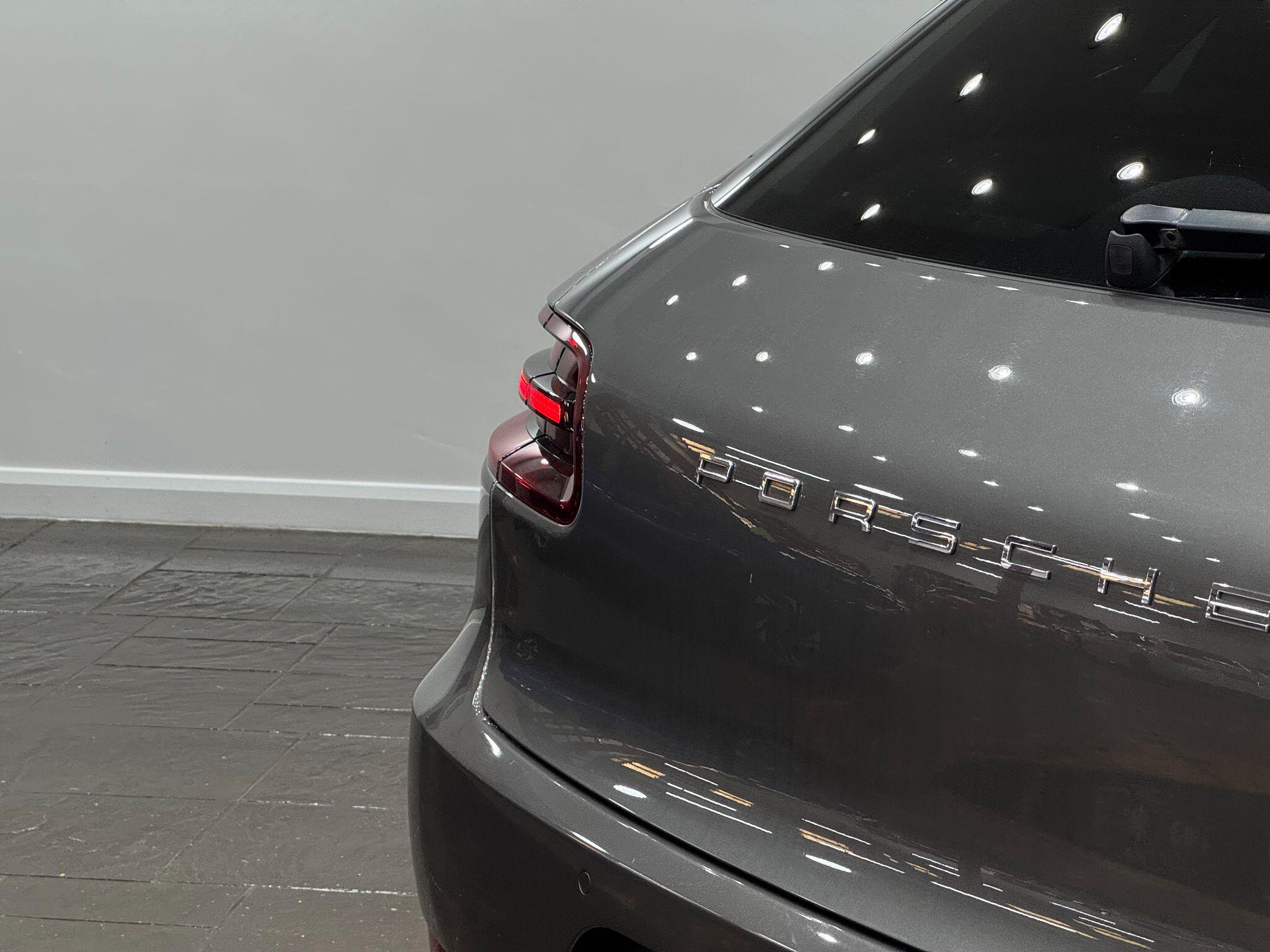 Porsche Macan view 22
