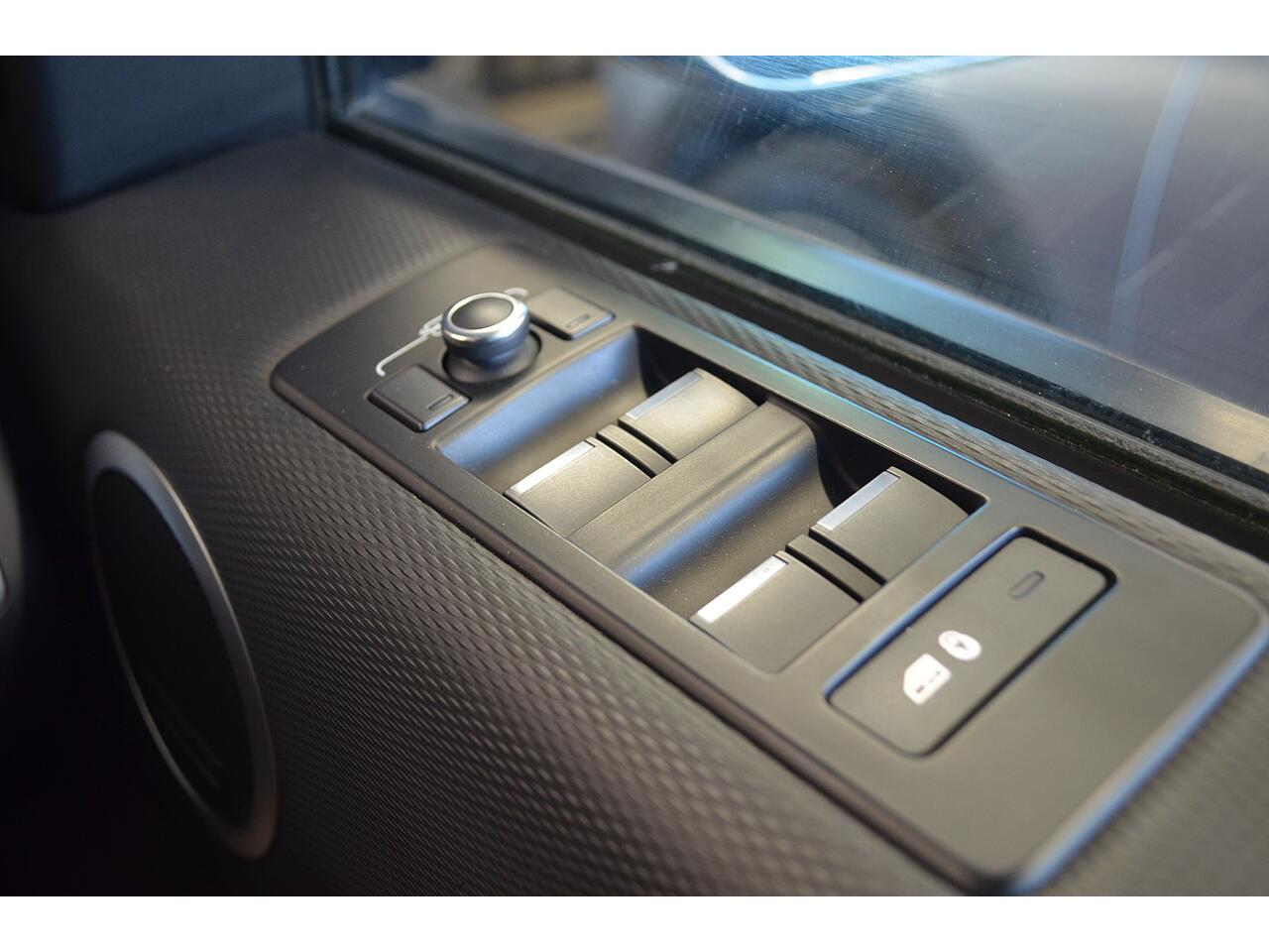 Land Rover Discovery view 40
