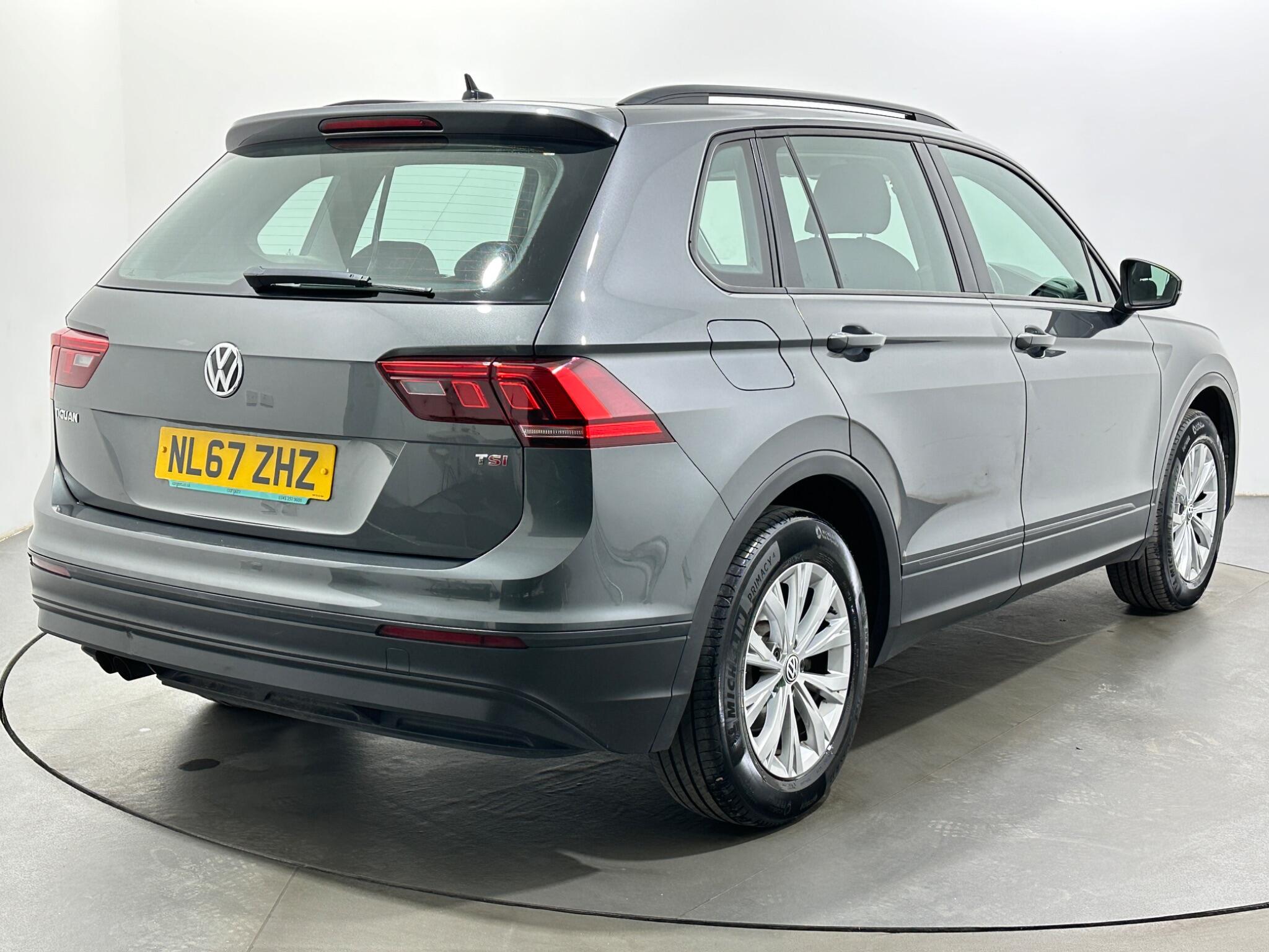 Volkswagen Tiguan view 8