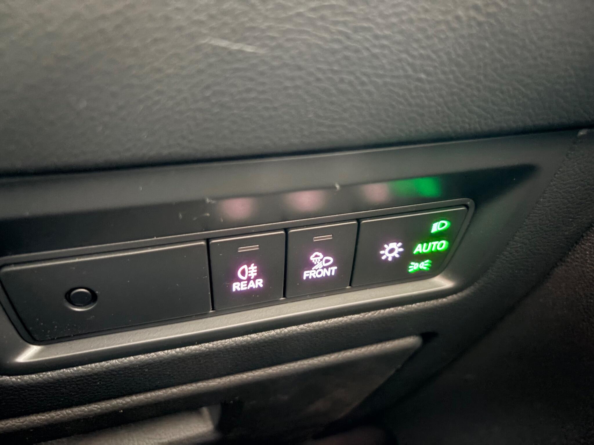 Volkswagen Touareg view 18