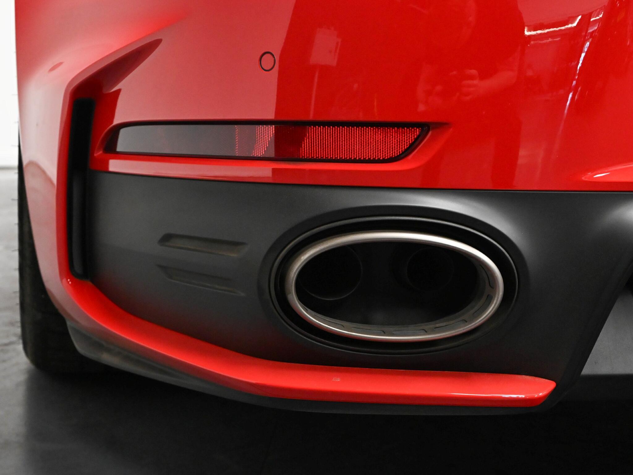 Porsche 911 view 31