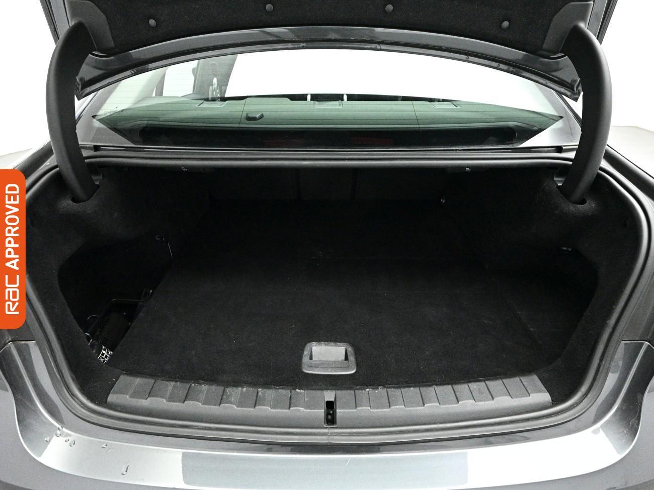 BMW 3 Series view 27