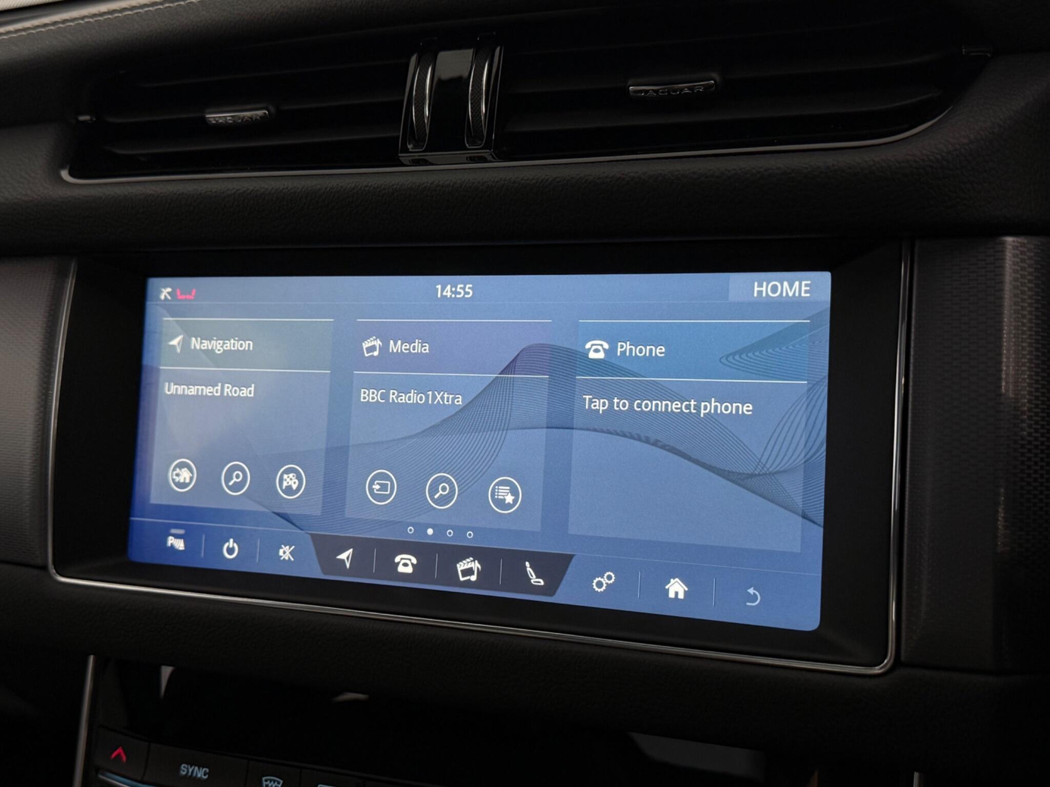 Jaguar XF view 27