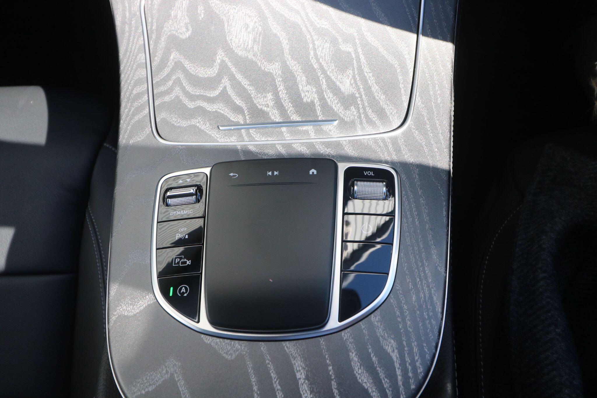 Mercedes-Benz E-Class view 22