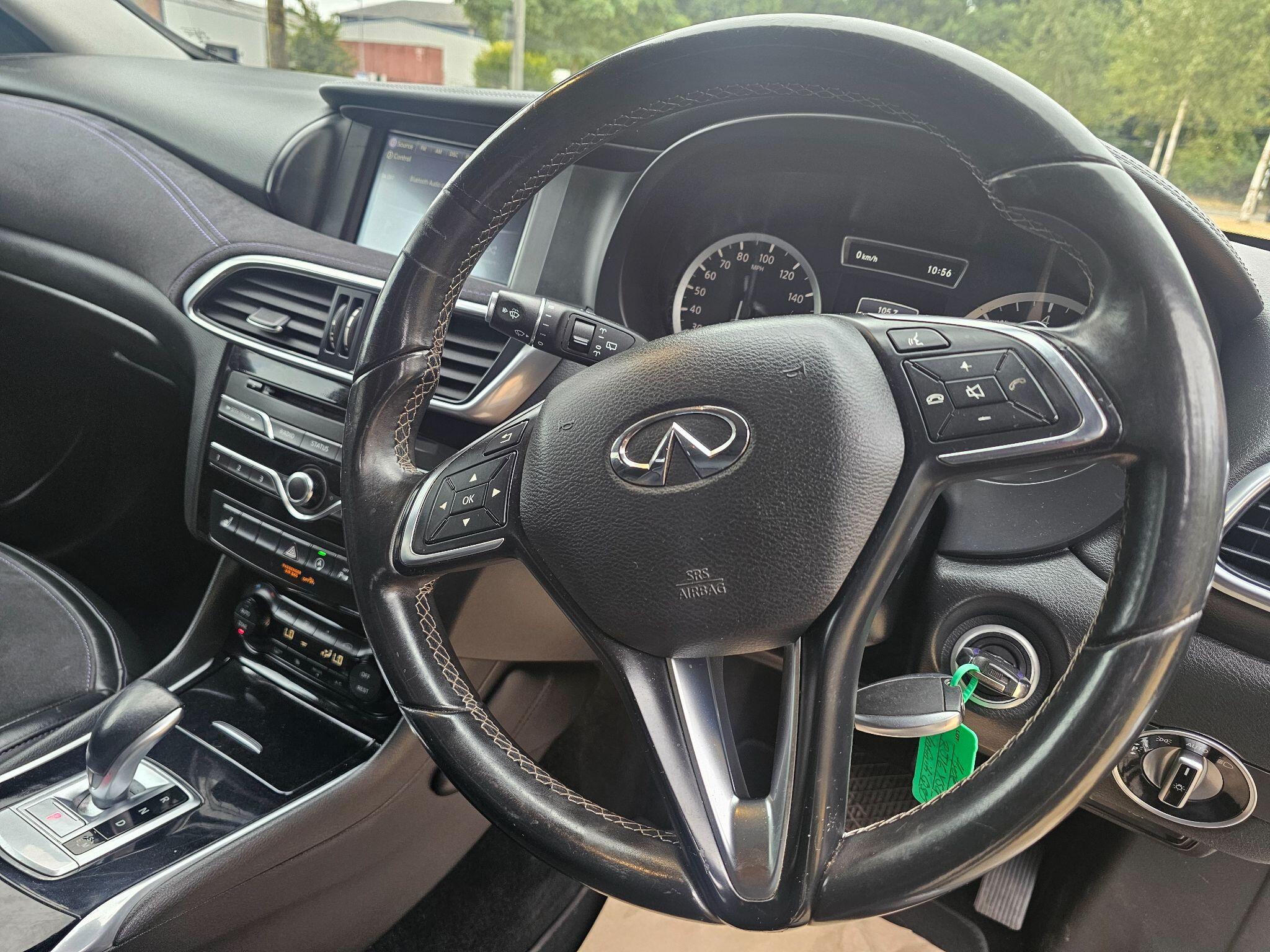 Infiniti Q30 view 25