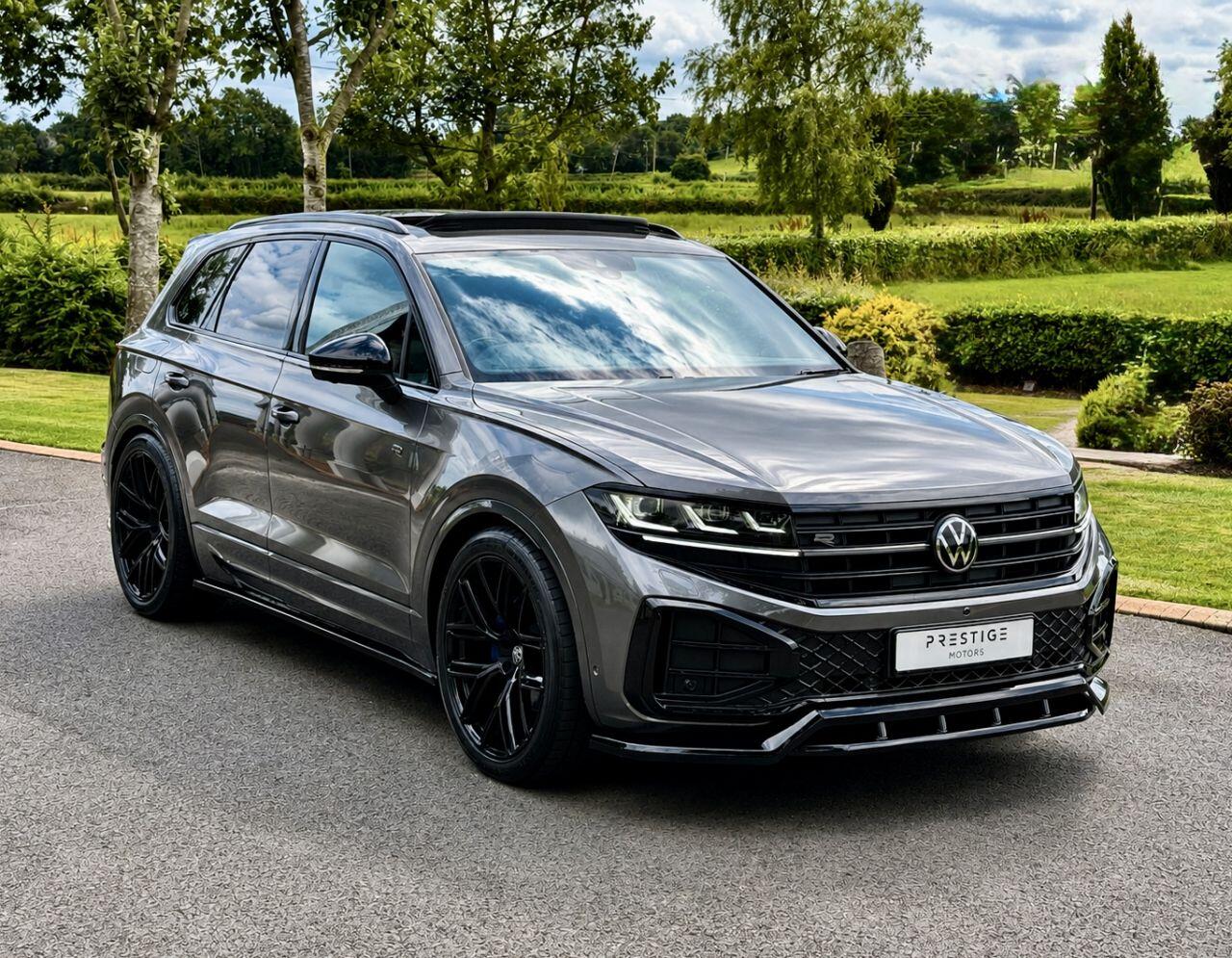 Volkswagen Touareg view 6