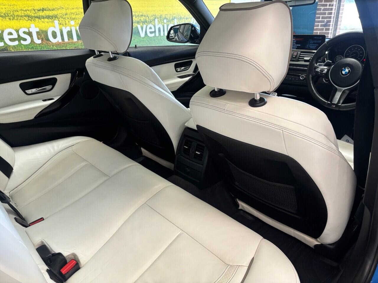 BMW 3 Series view 20