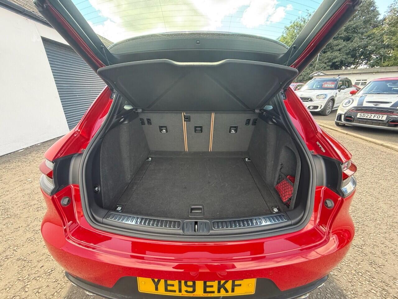 Porsche Macan view 34