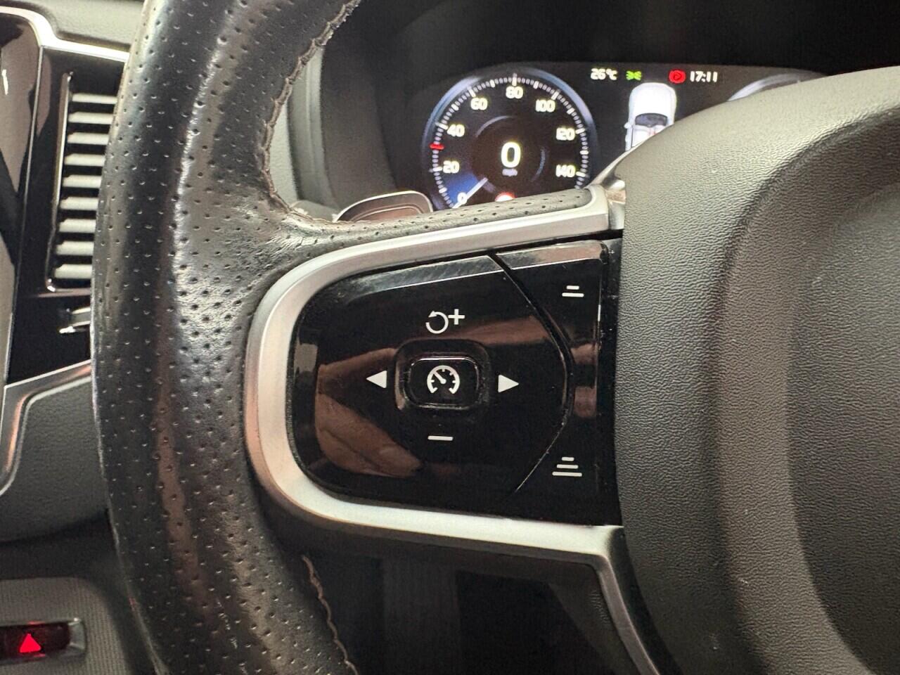 Volvo XC90 view 21