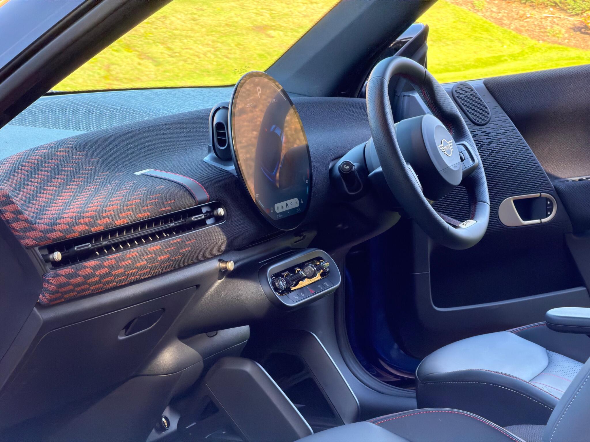 Mini Hatch view 3