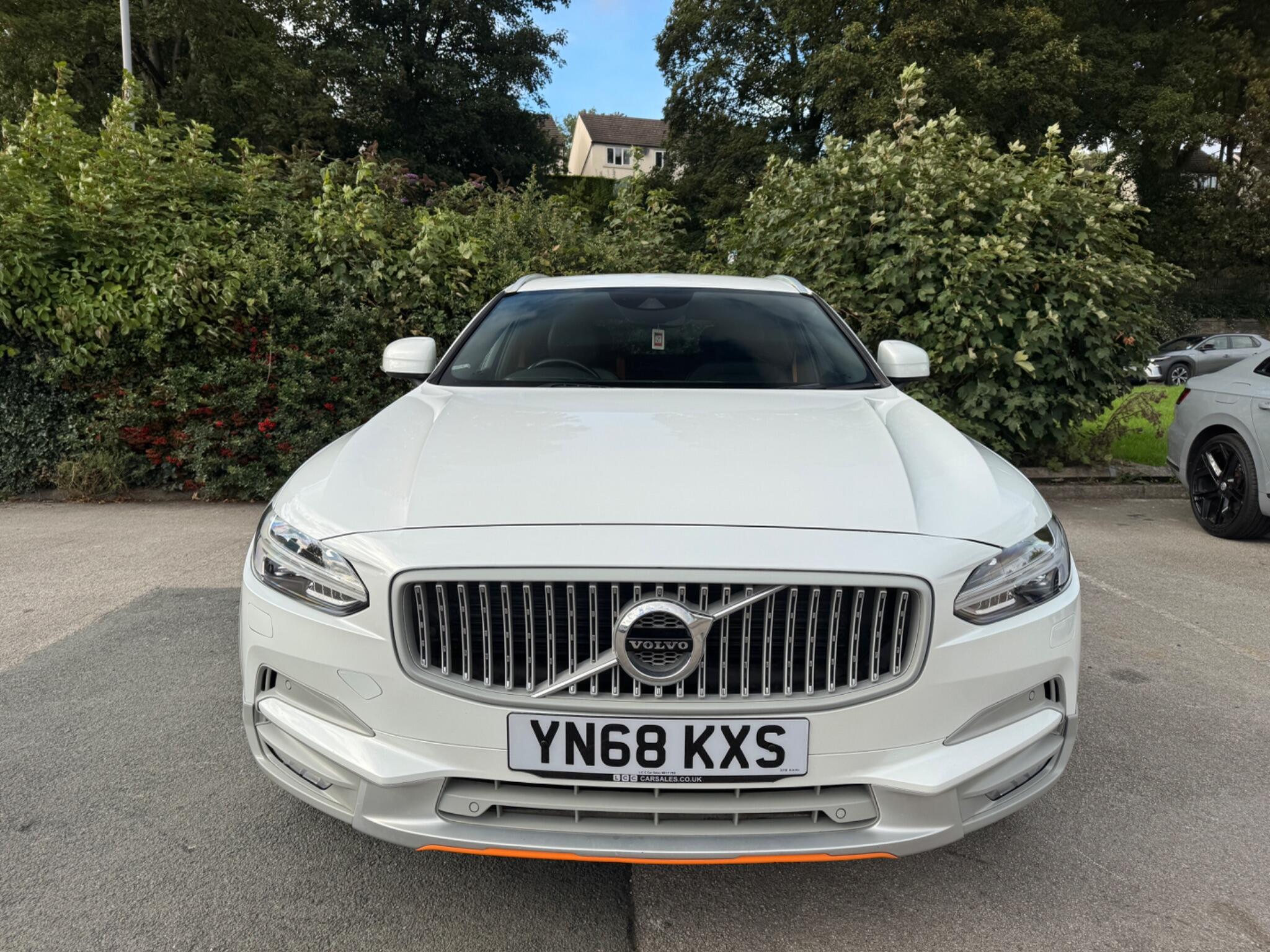 Volvo V90 Cross Country view 2