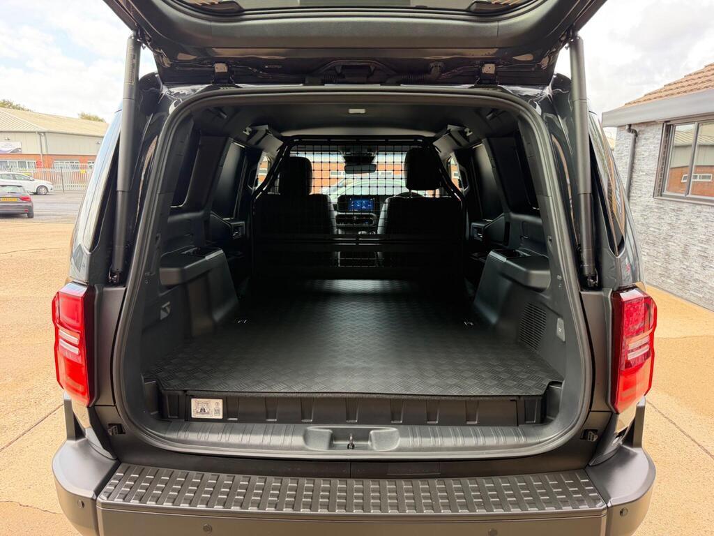 Toyota Land Cruiser view 34