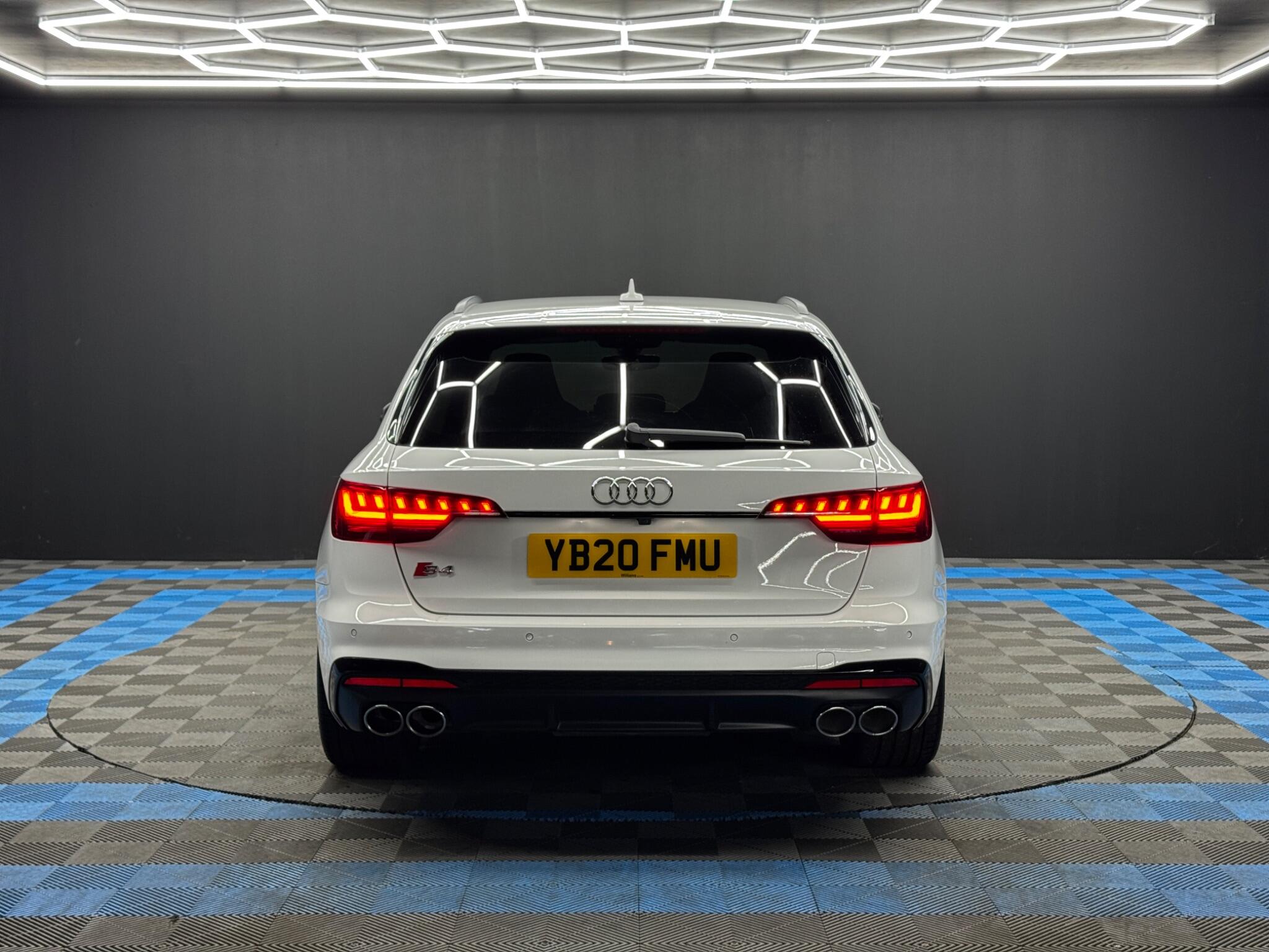Audi S4 view 6