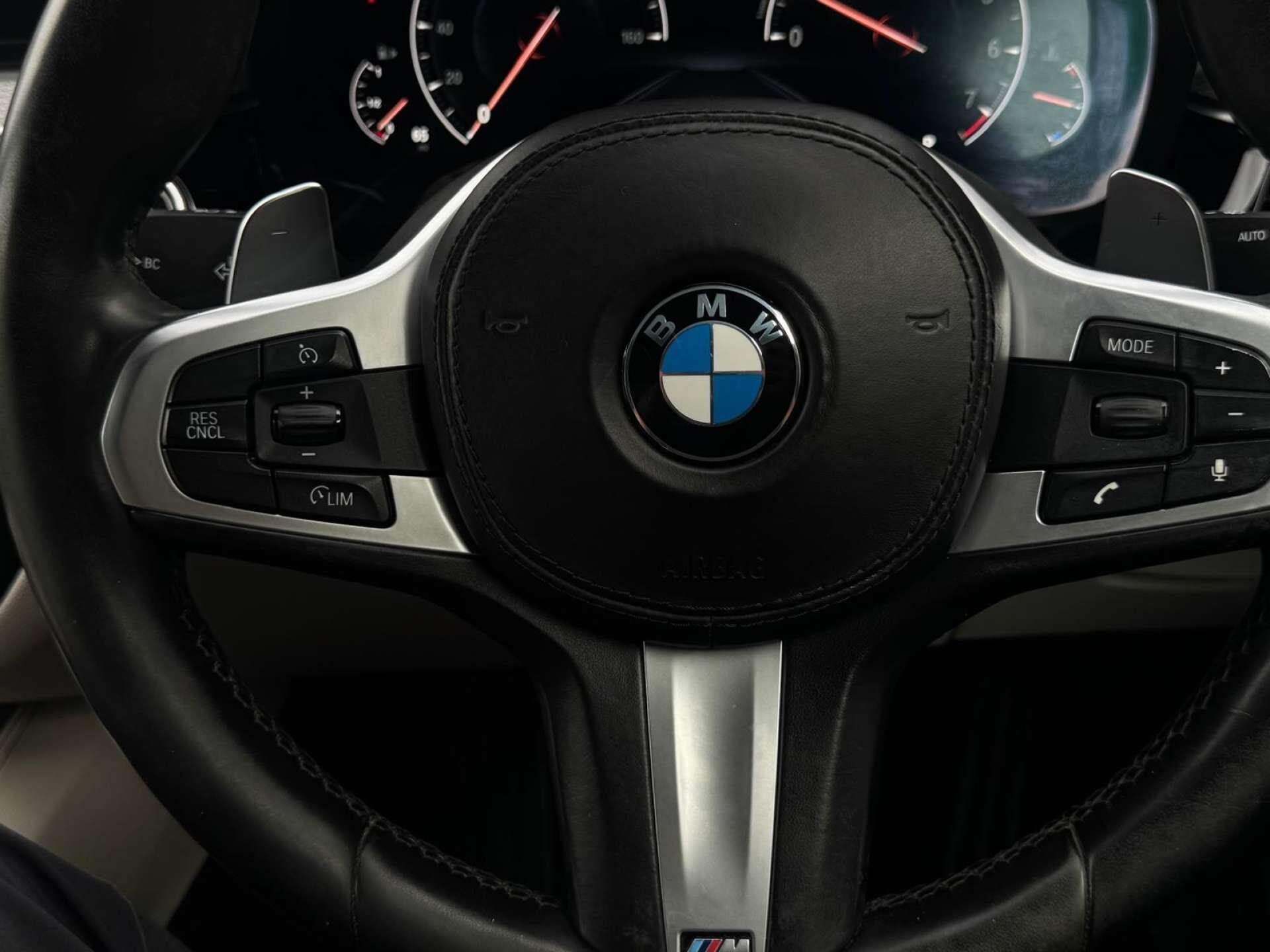 BMW 5 Series view 26